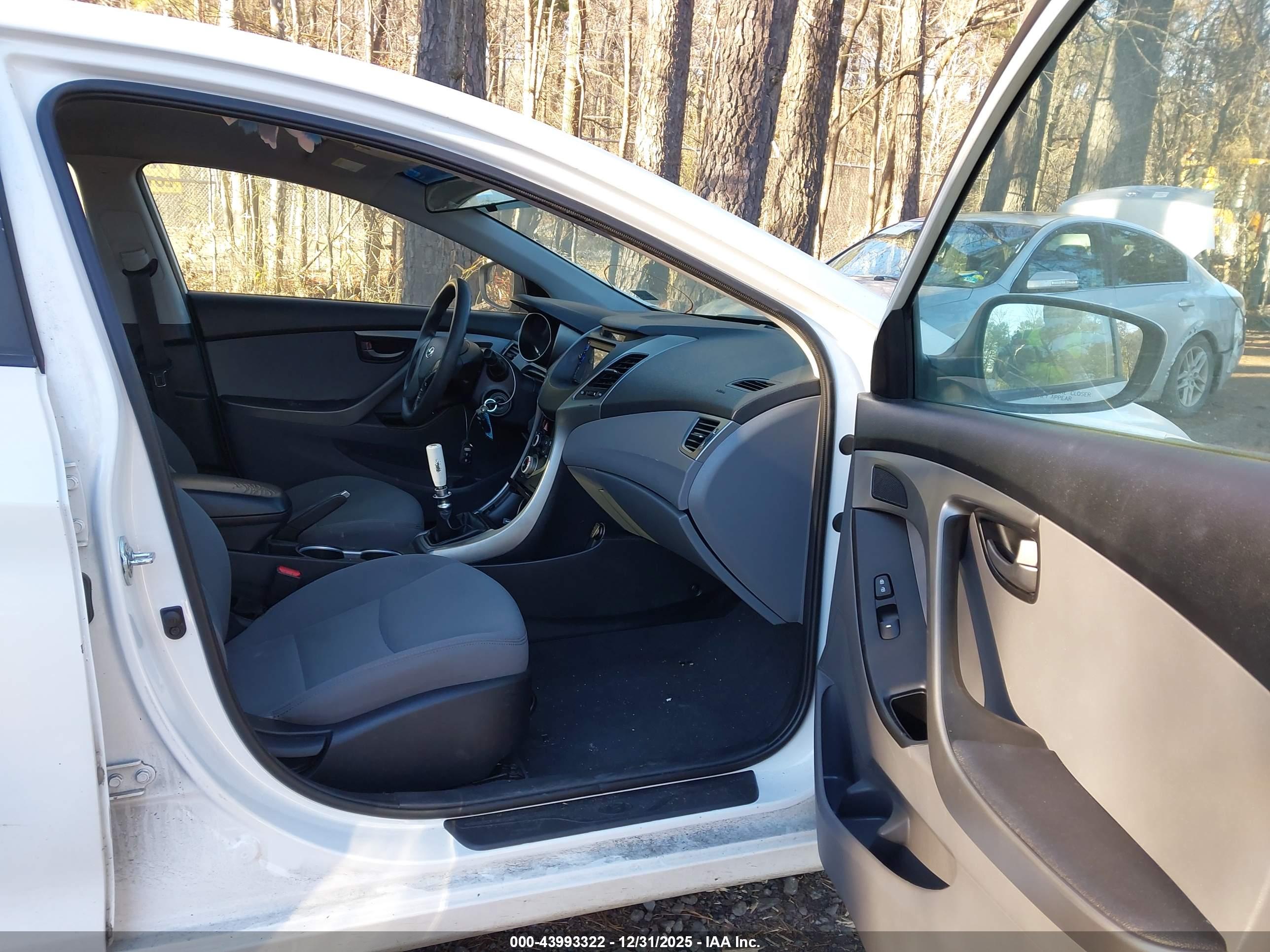 HYUNDAI ELANTRA image 5