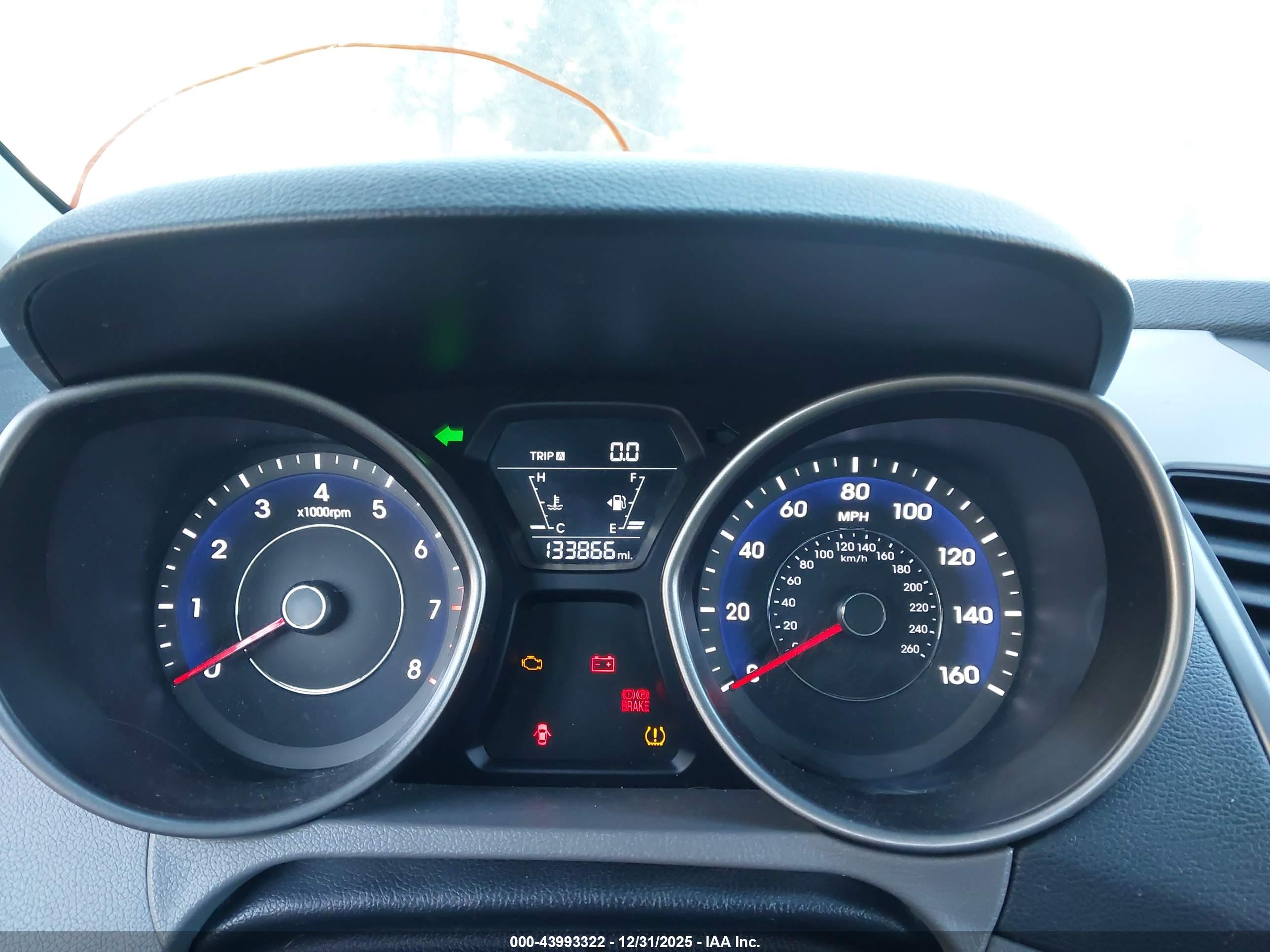 HYUNDAI ELANTRA image 7