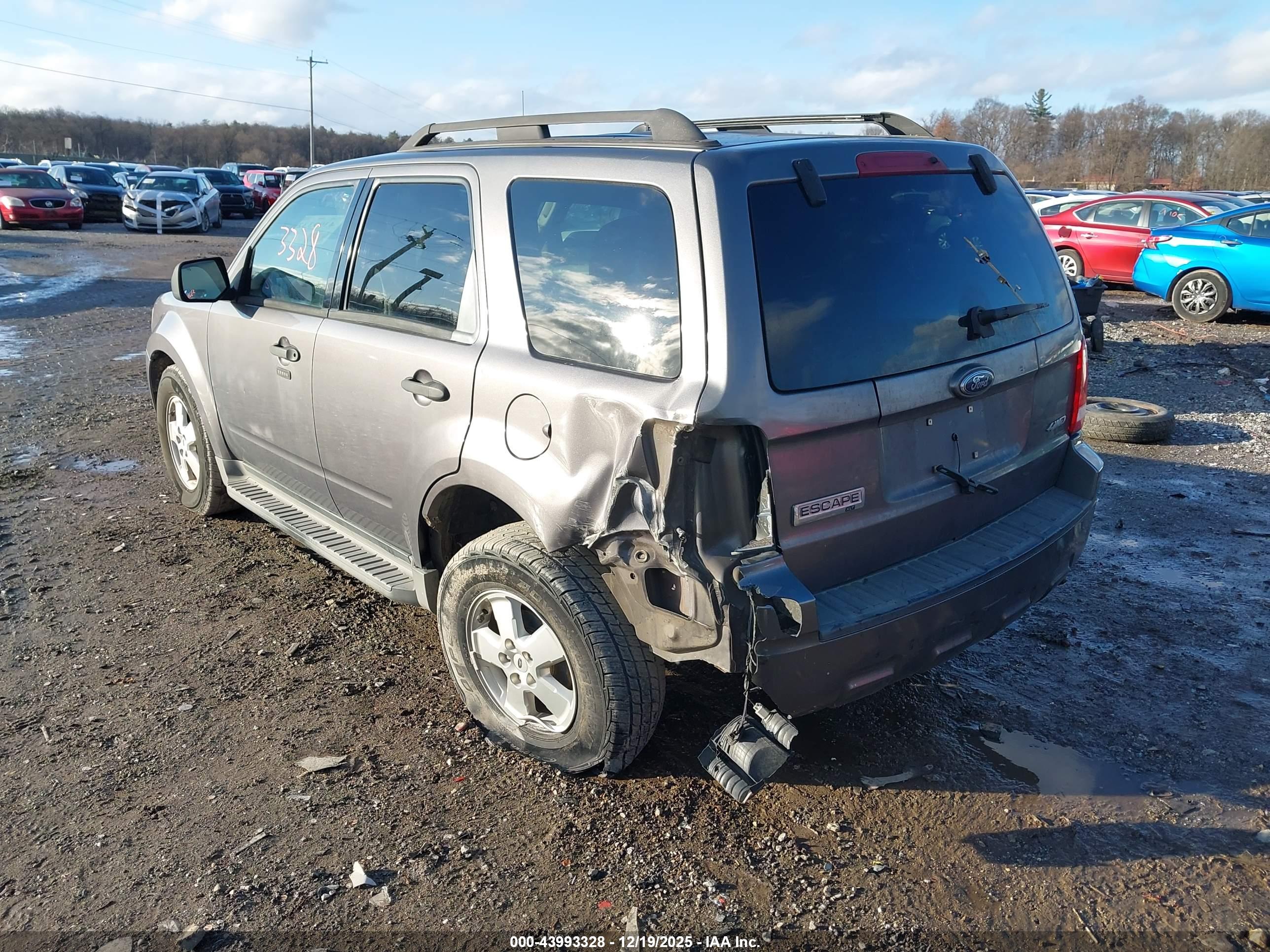 FORD ESCAPE image 3