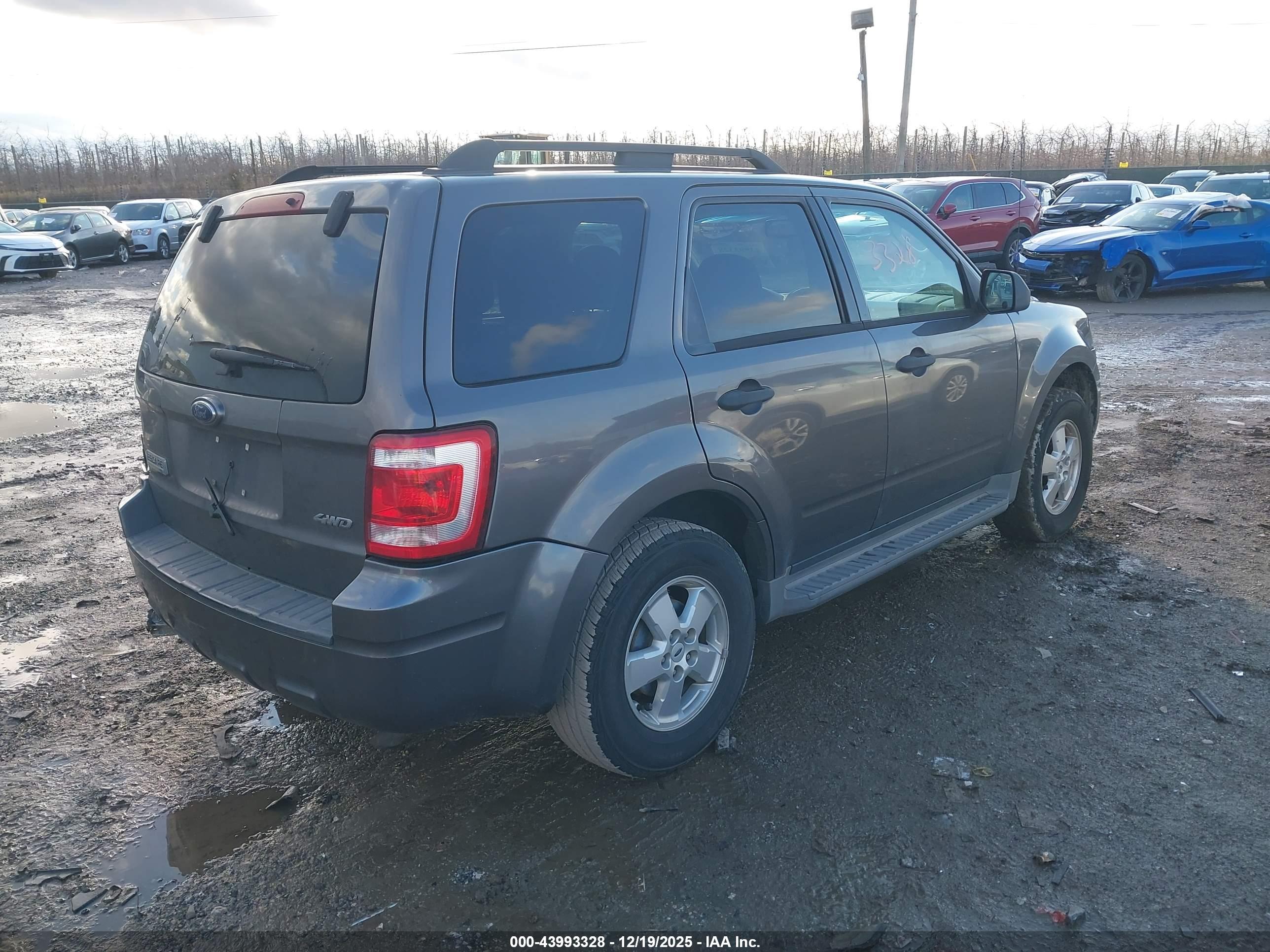 FORD ESCAPE image 4