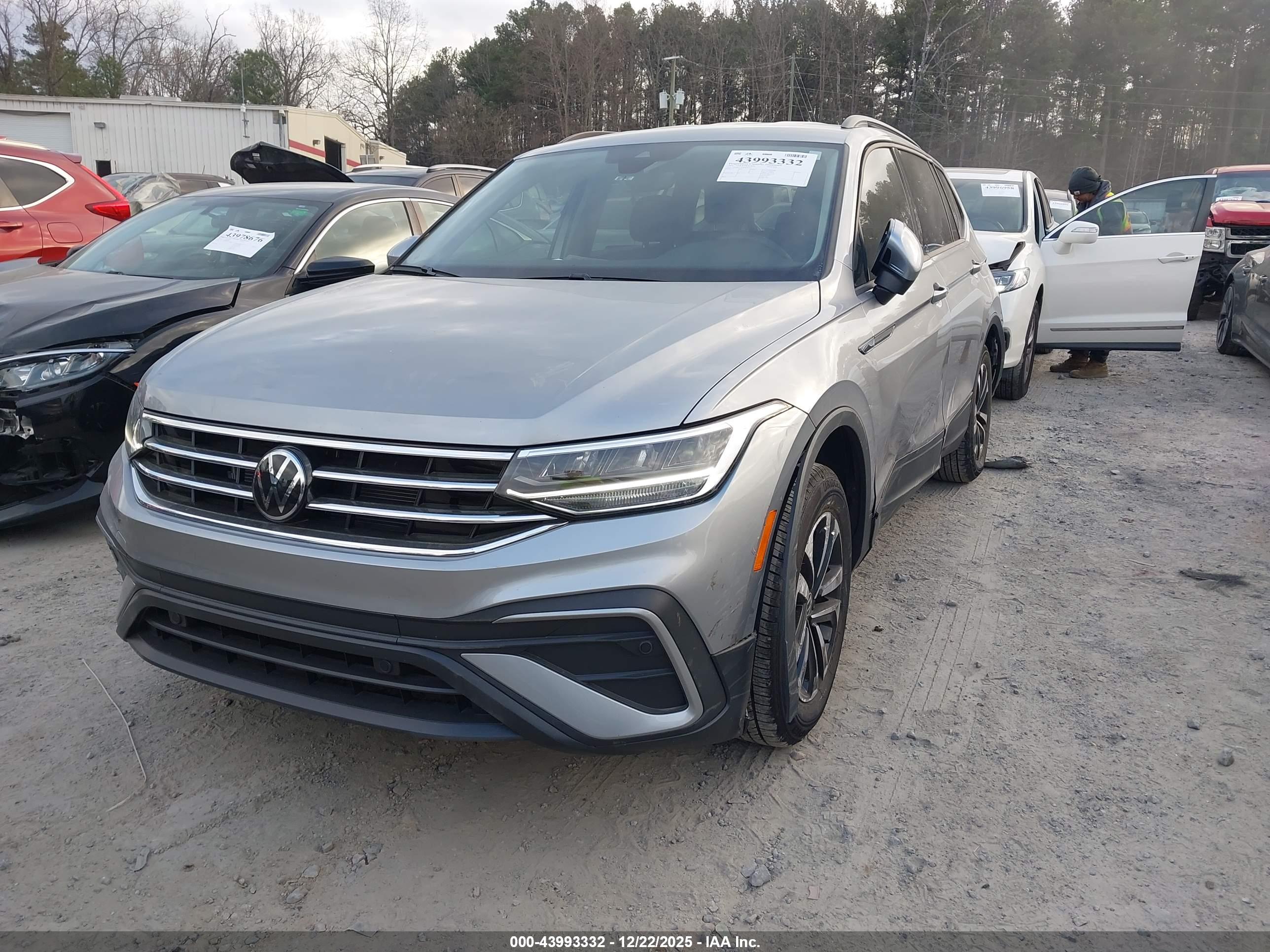 VOLKSWAGEN TIGUAN image 2
