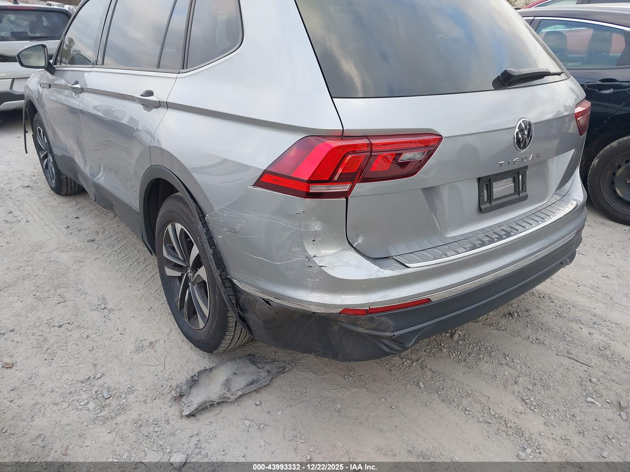VOLKSWAGEN TIGUAN image 6