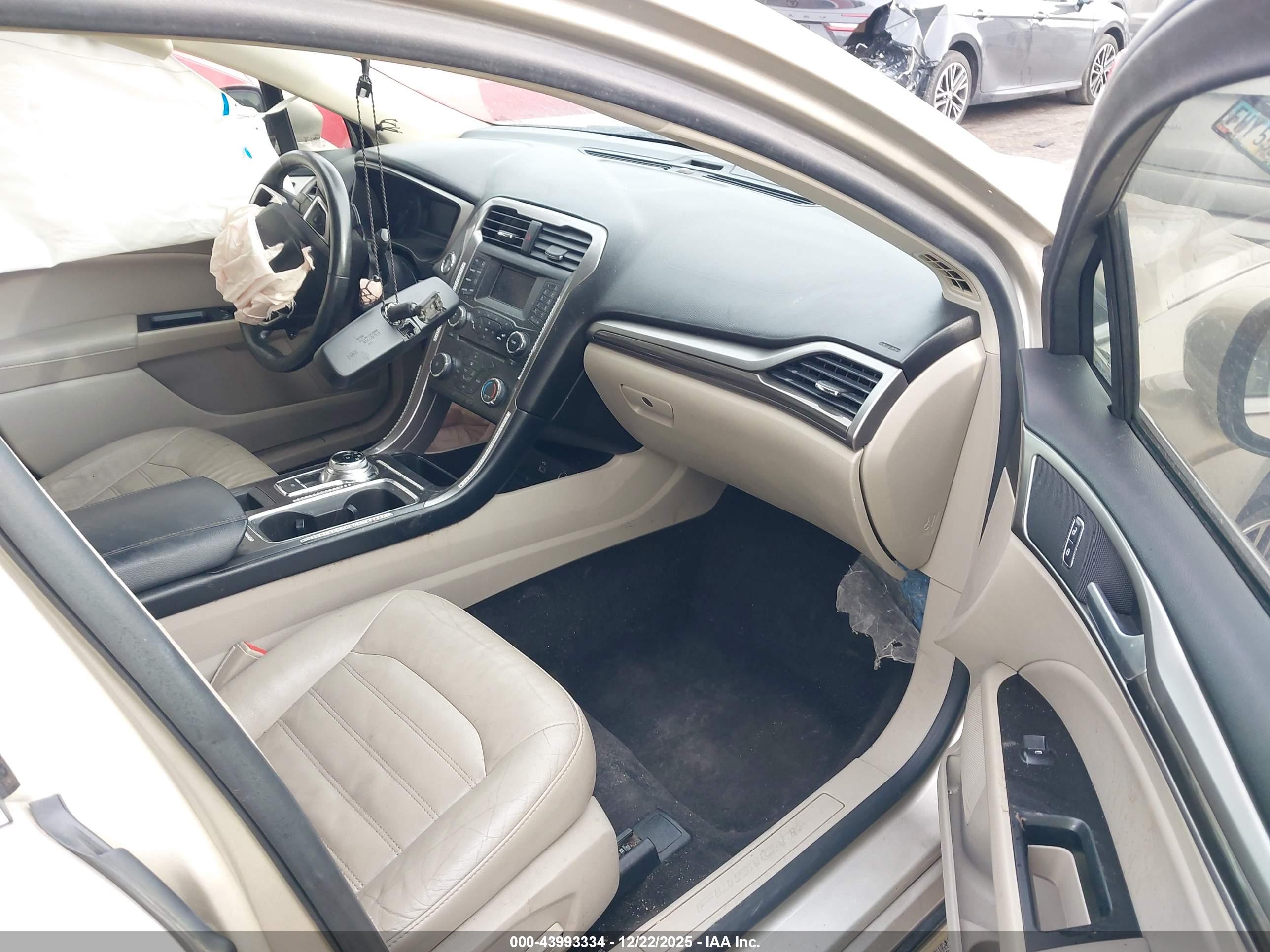 FORD FUSION image 5