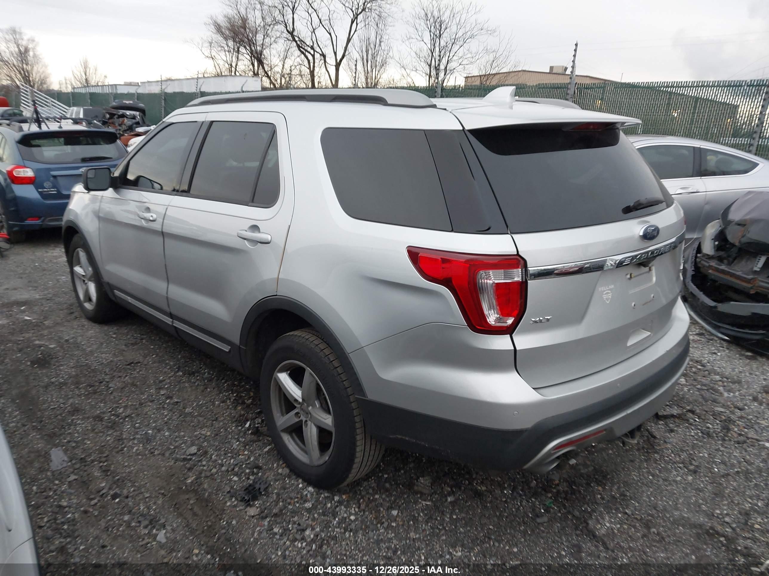 FORD EXPLORER image 3