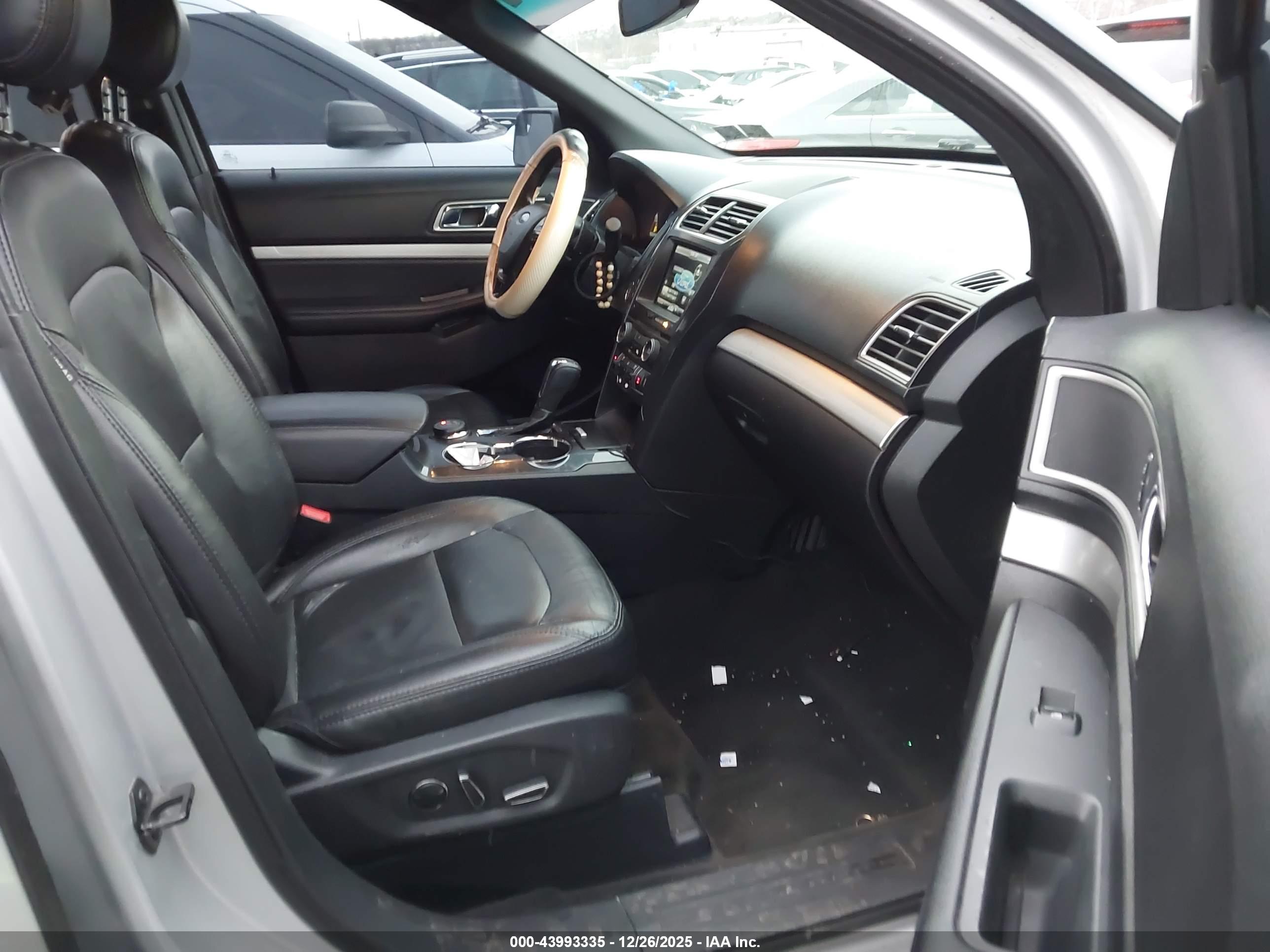 FORD EXPLORER image 5
