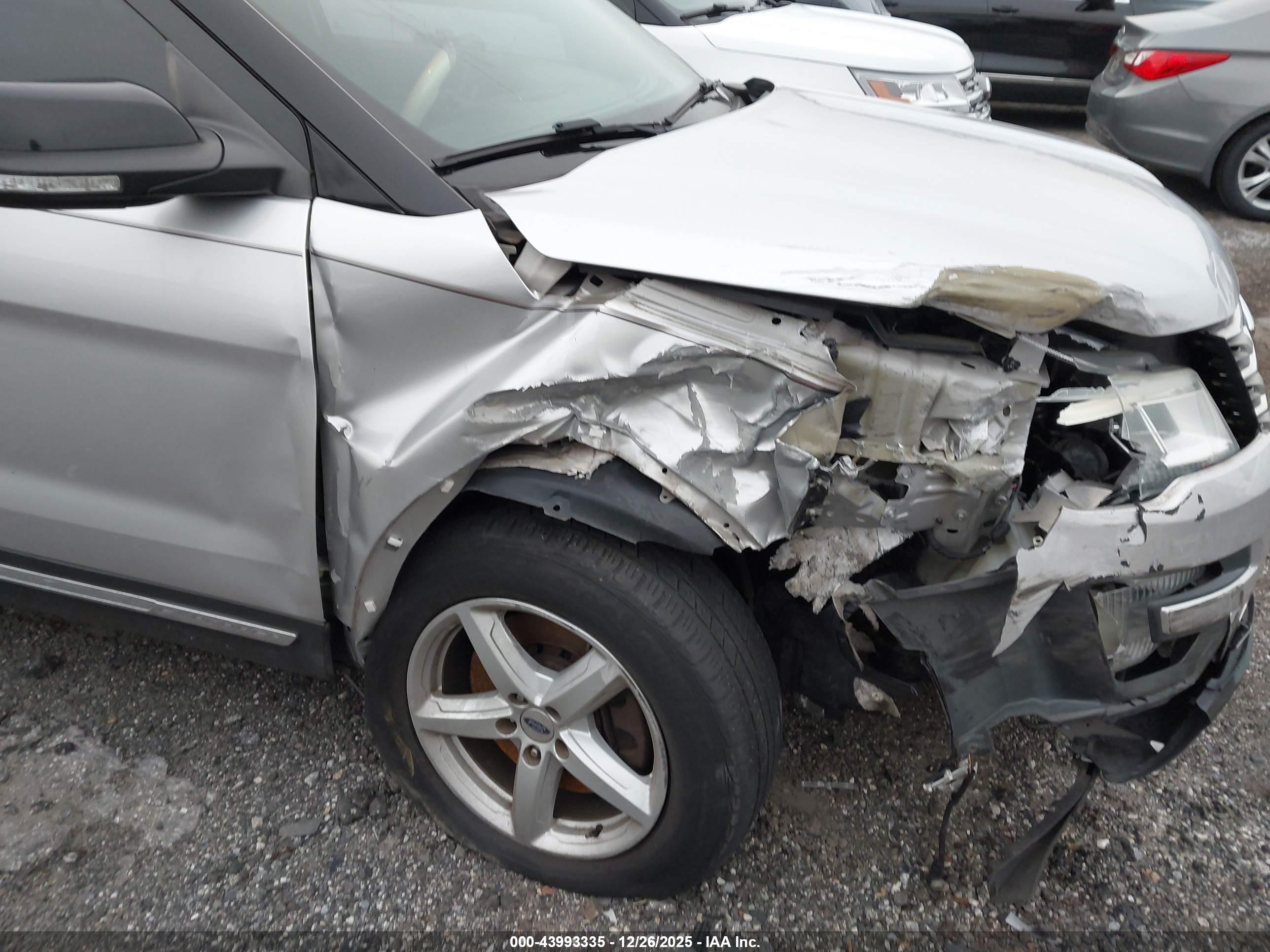 FORD EXPLORER image 6