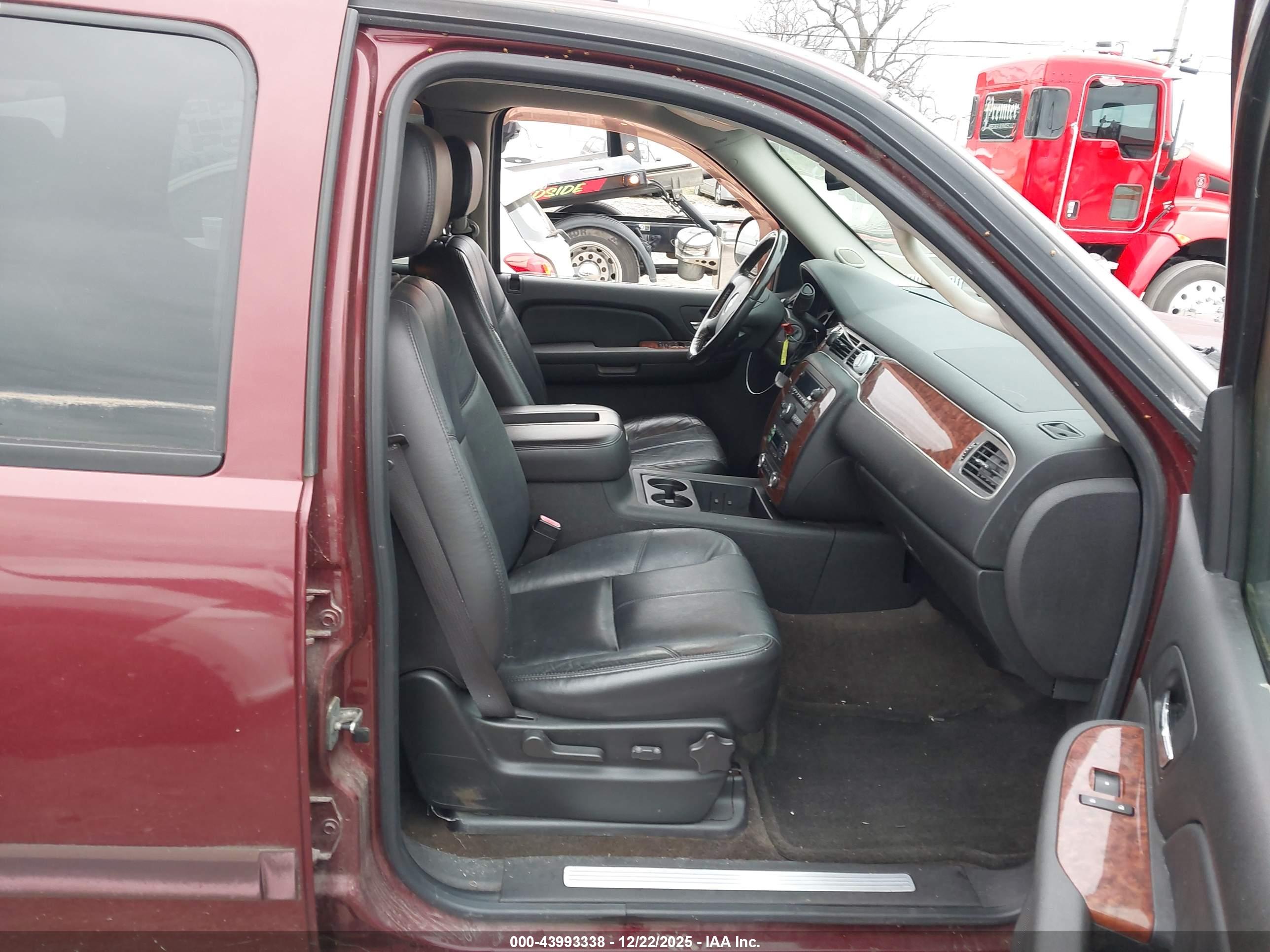 CHEVROLET TAHOE image 5