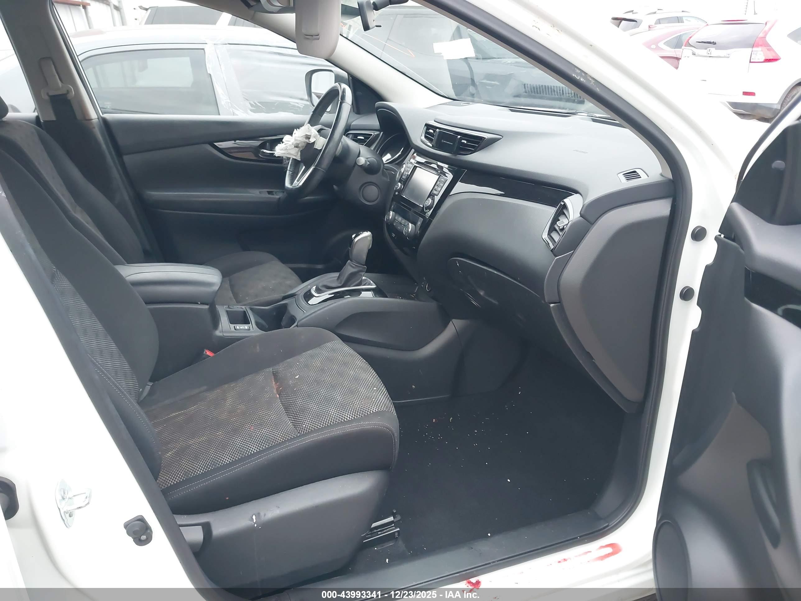 NISSAN ROGUE image 5