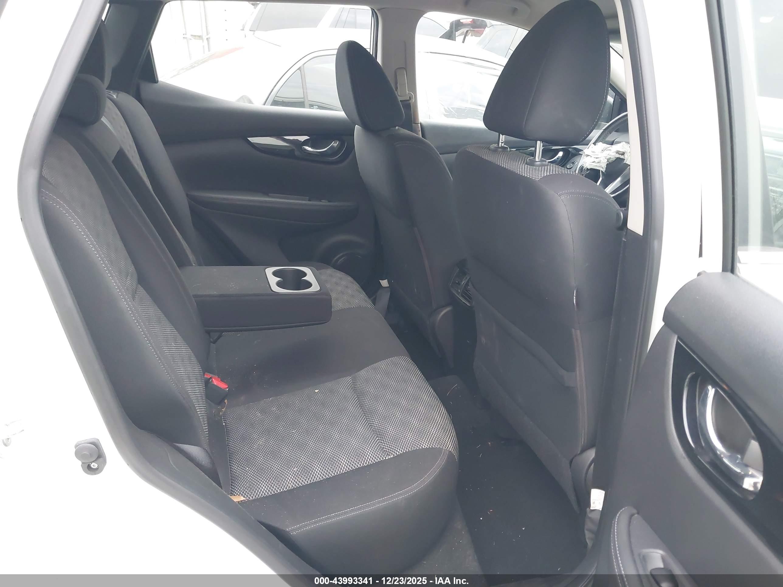 NISSAN ROGUE image 8