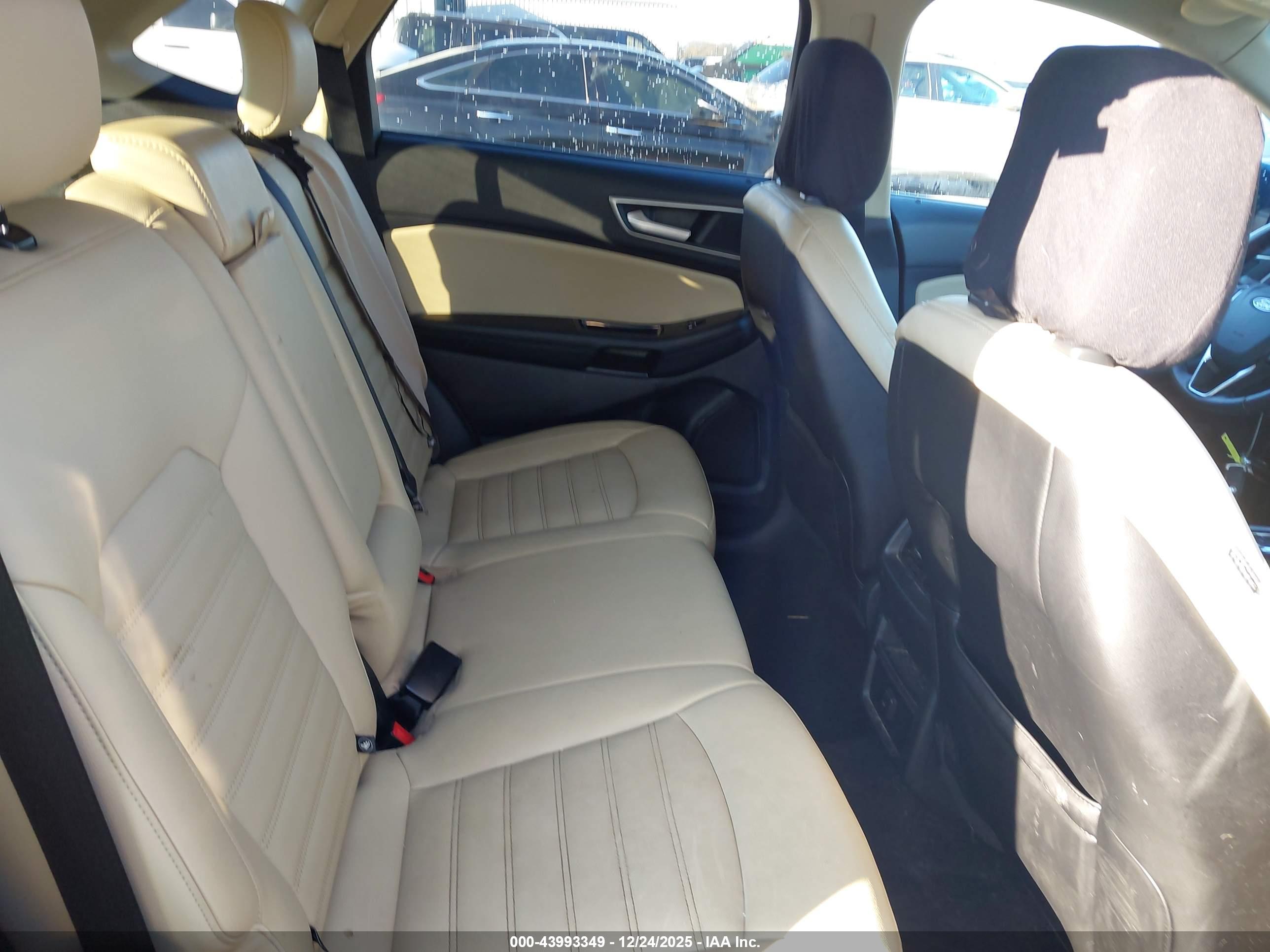 FORD EDGE image 8