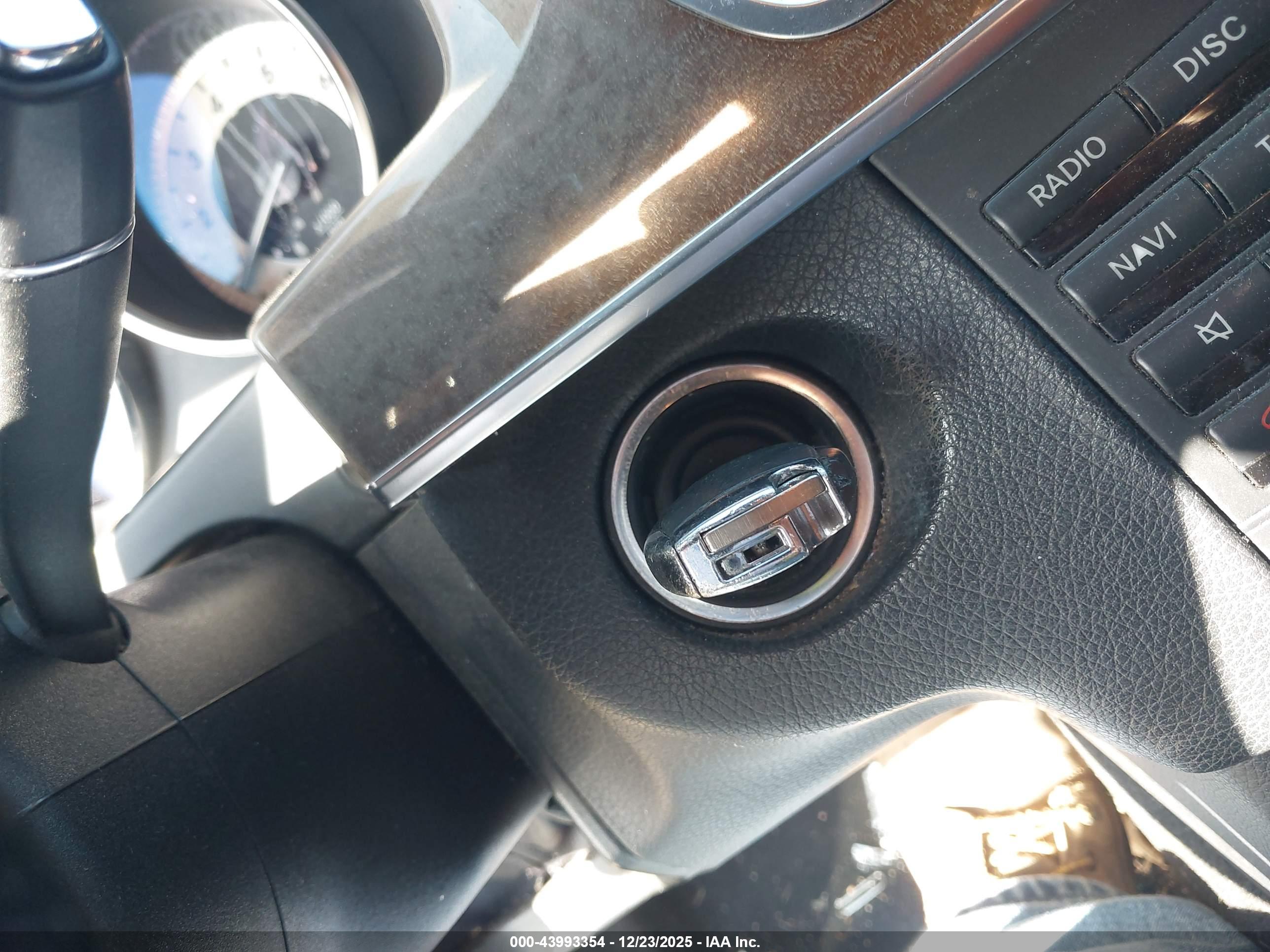 MERCEDES-BENZ E image 11
