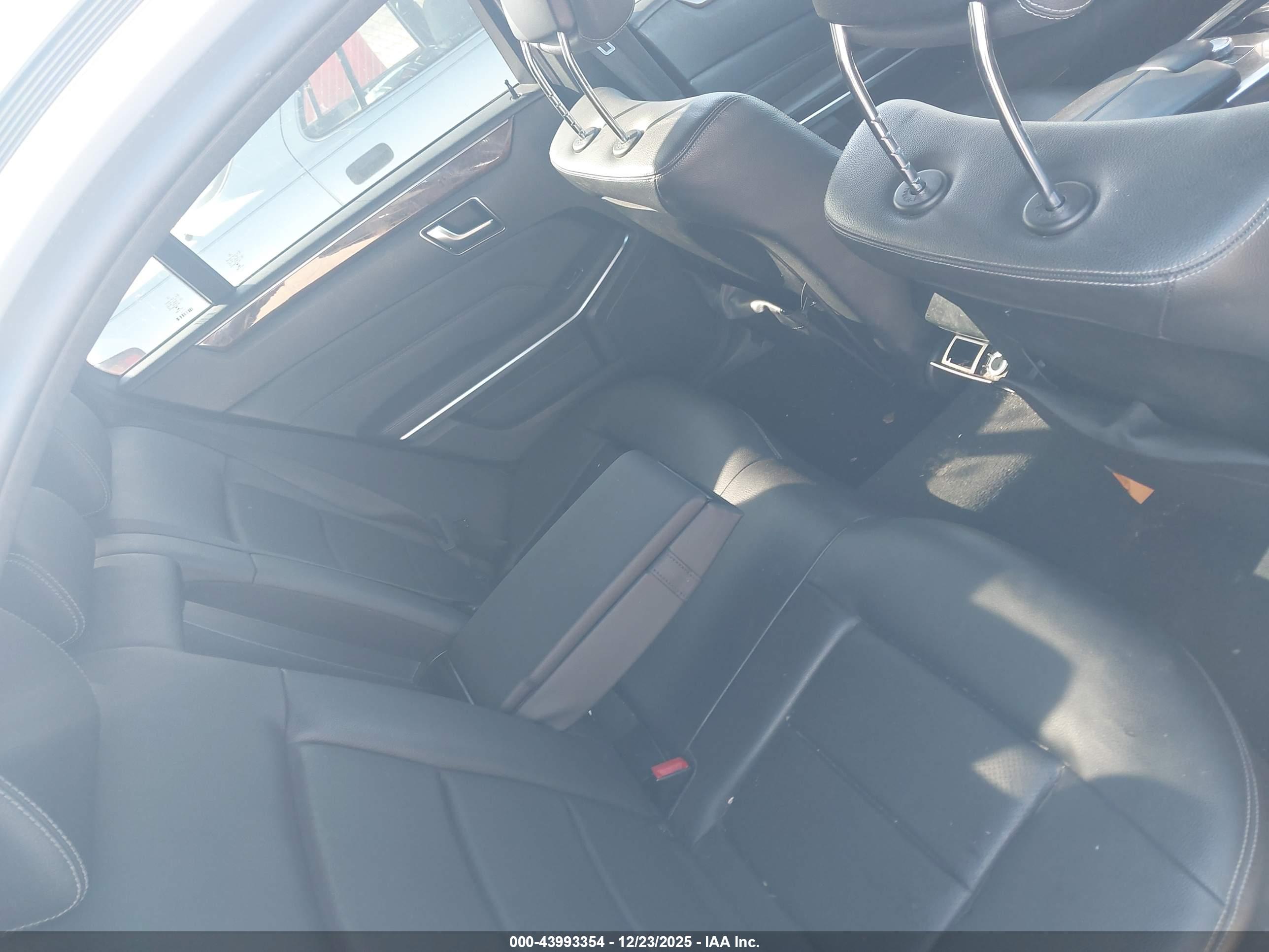 MERCEDES-BENZ E image 8
