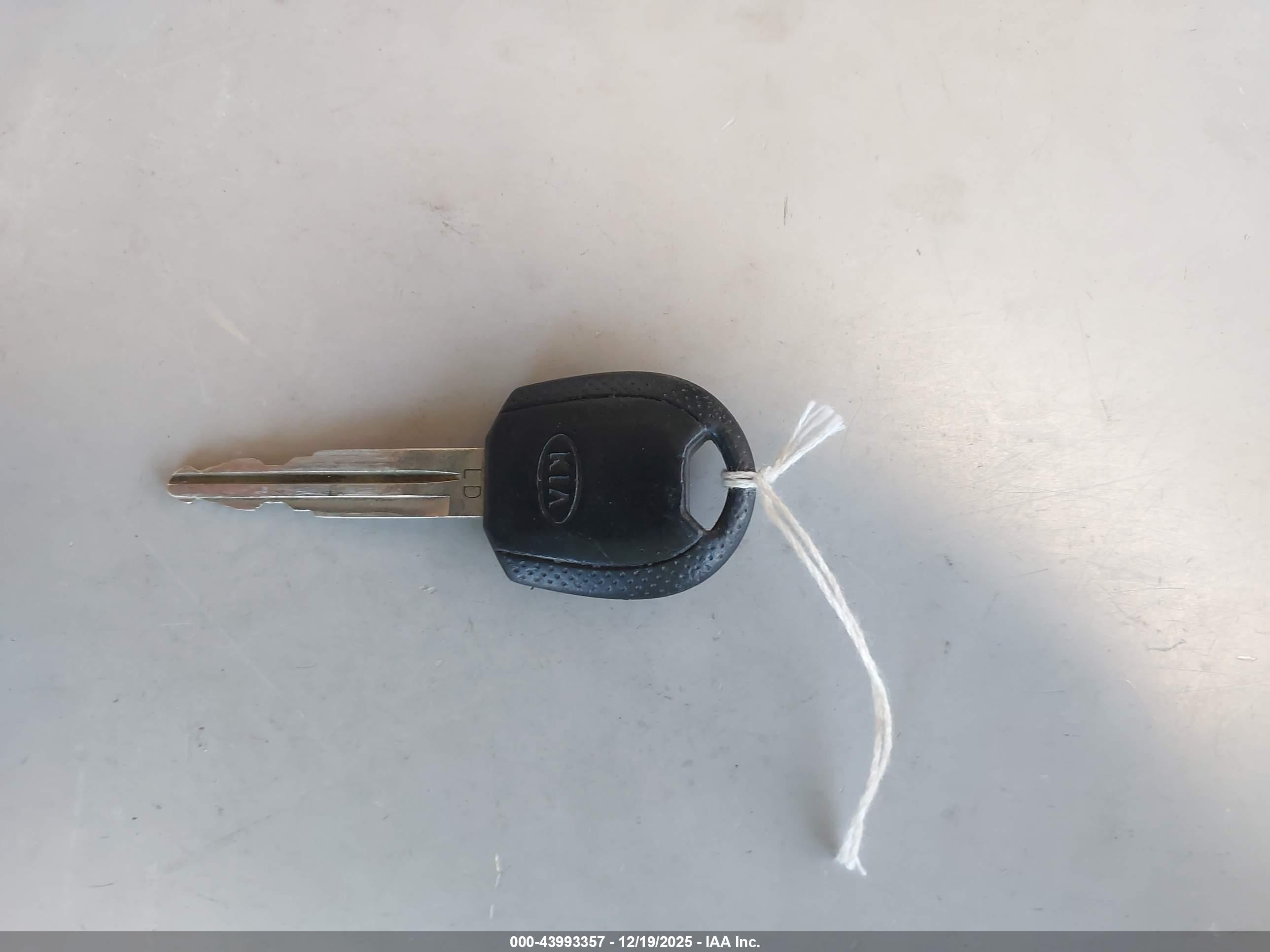 KIA SPECTRA image 11