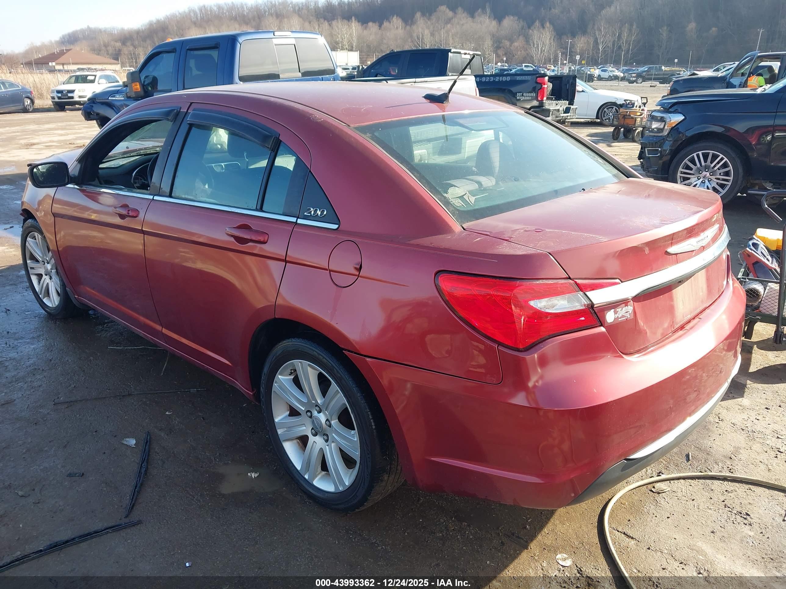 CHRYSLER 200 image 3