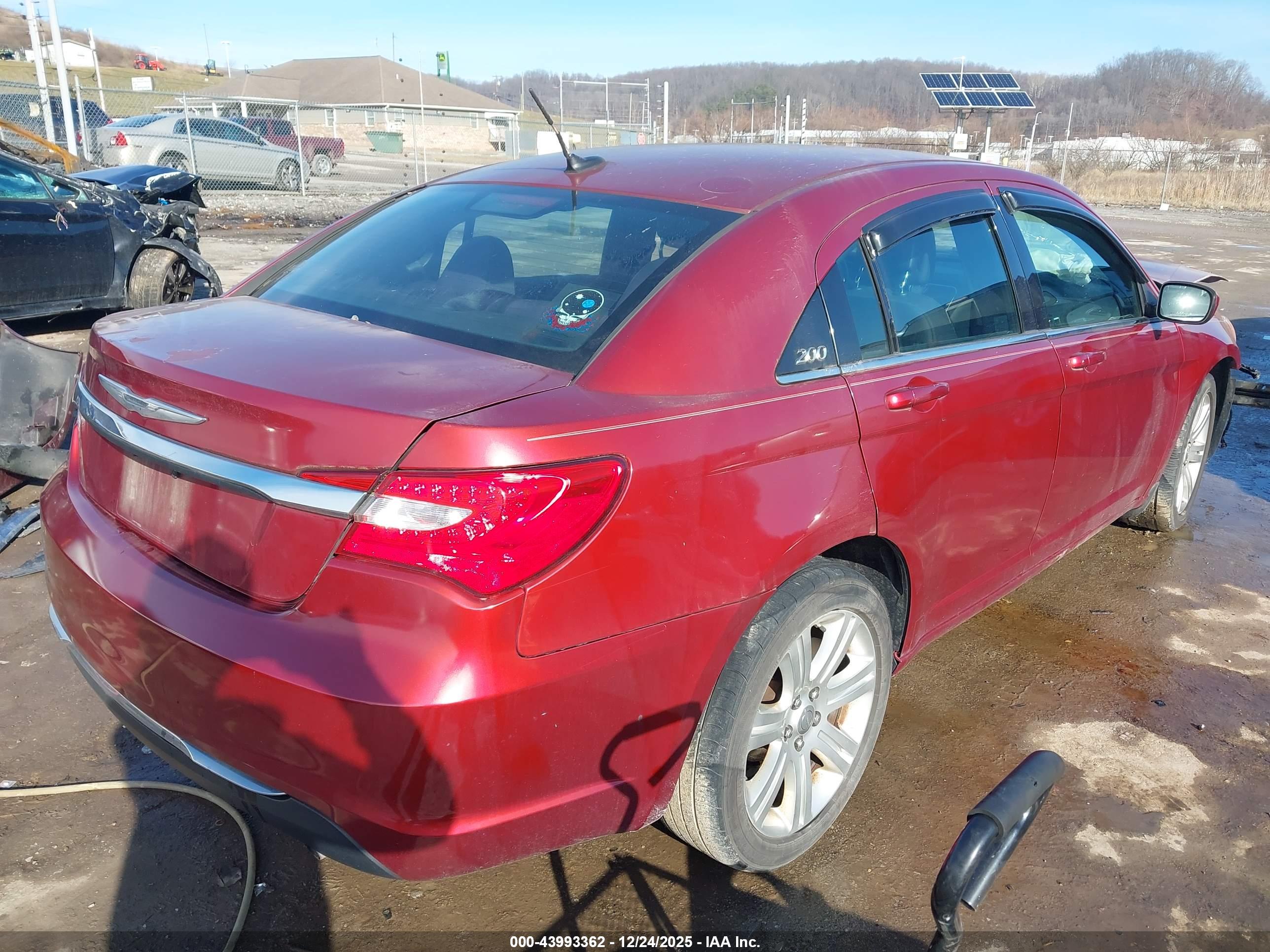 CHRYSLER 200 image 4