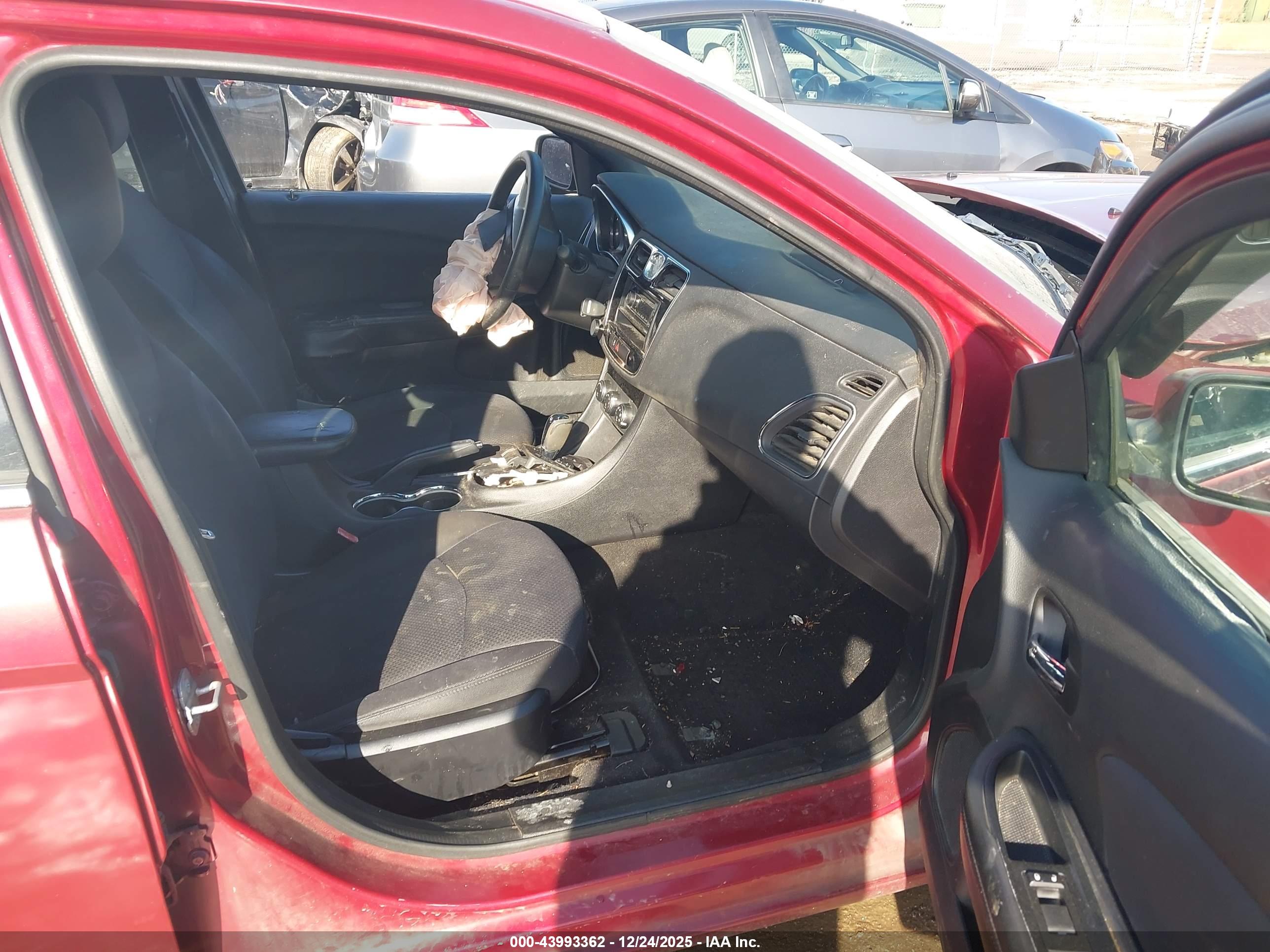 CHRYSLER 200 image 5