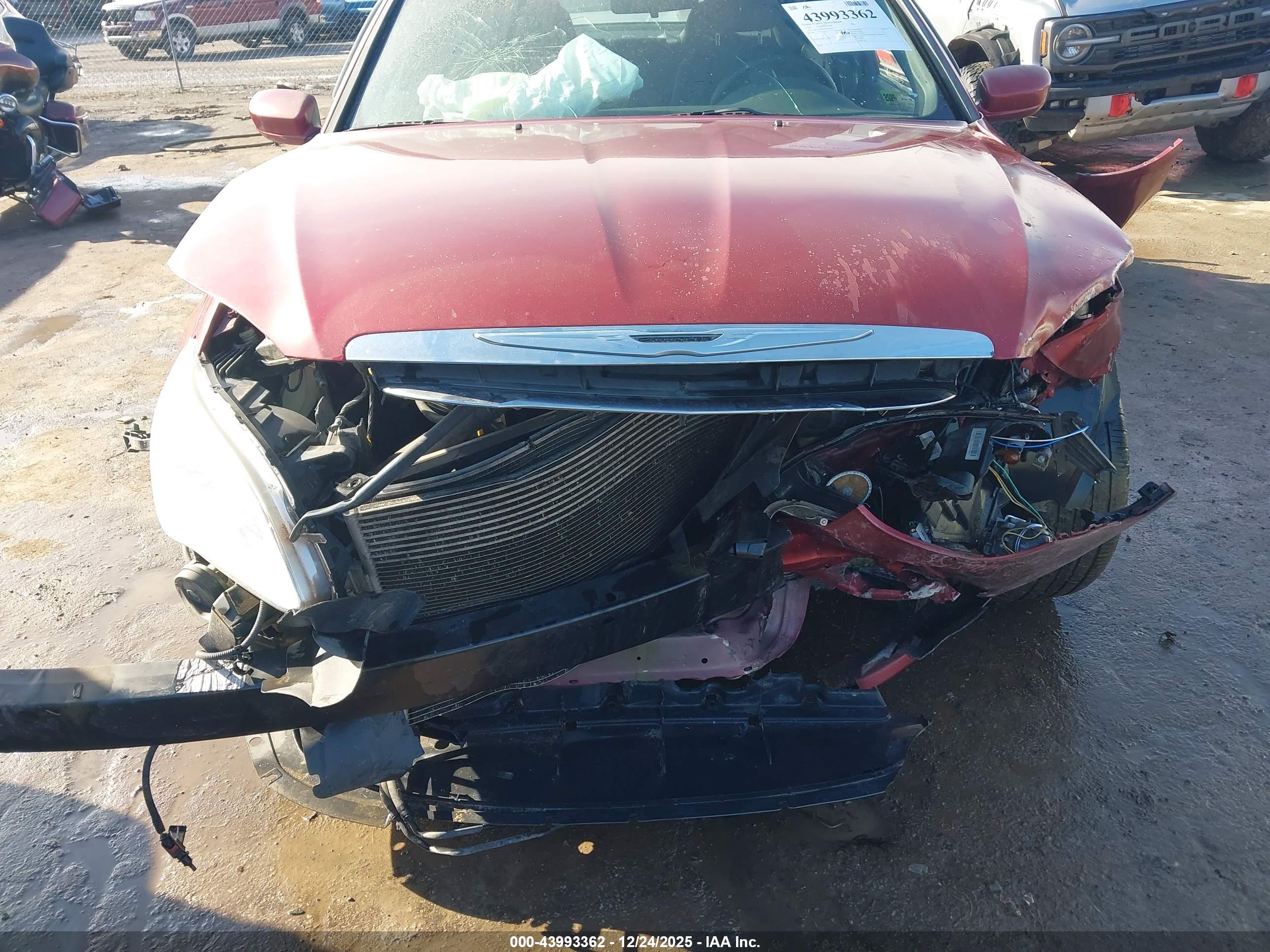 CHRYSLER 200 image 6