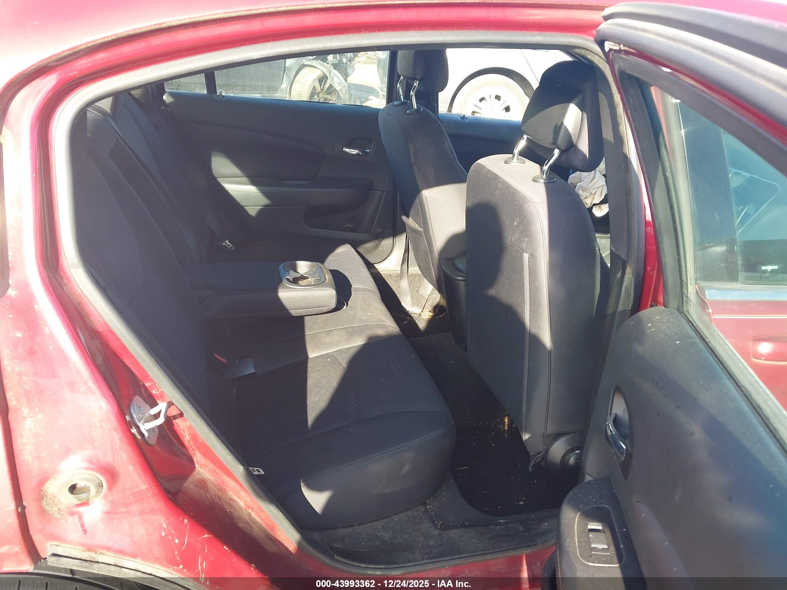 CHRYSLER 200 image 8