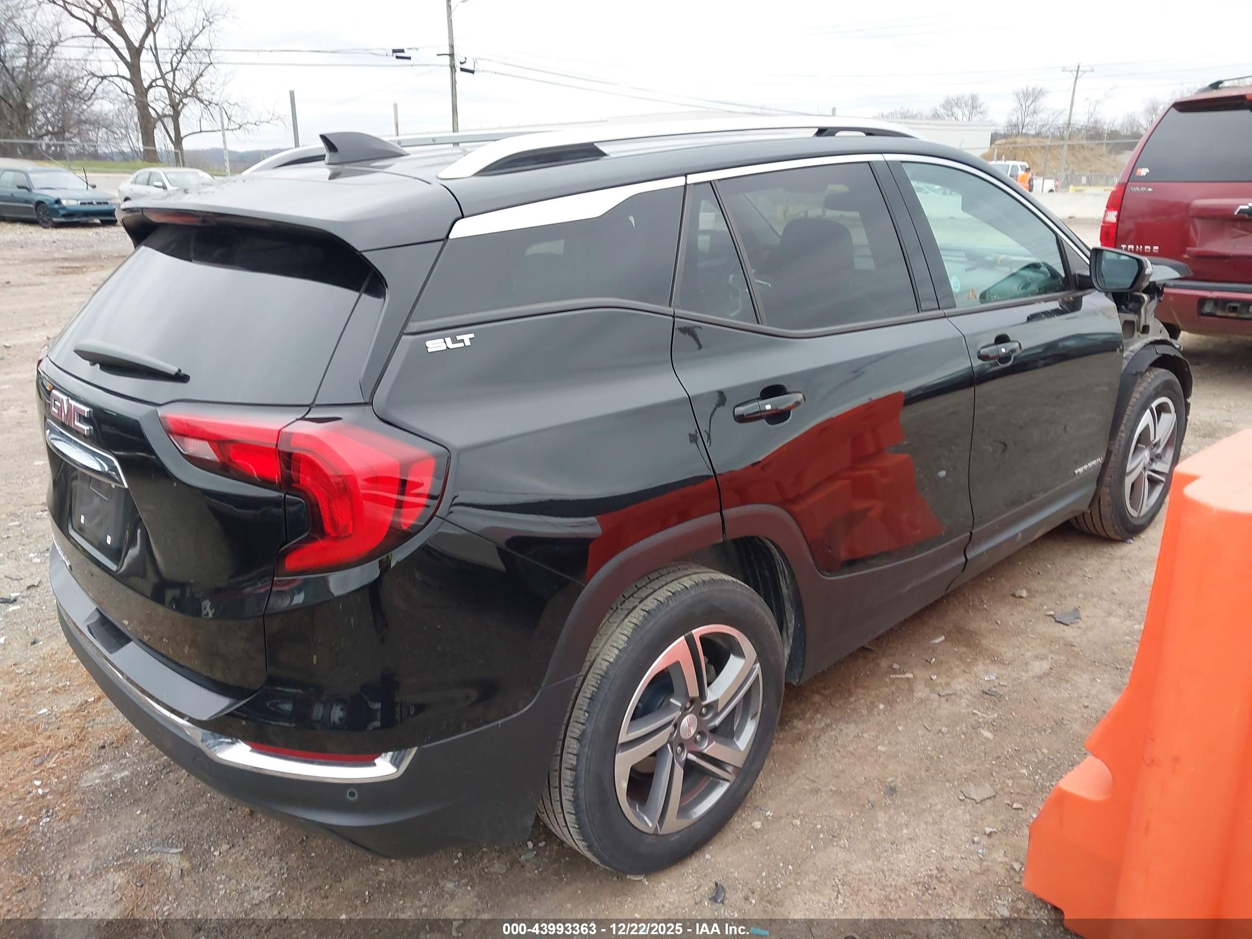 GMC TERRAIN image 4