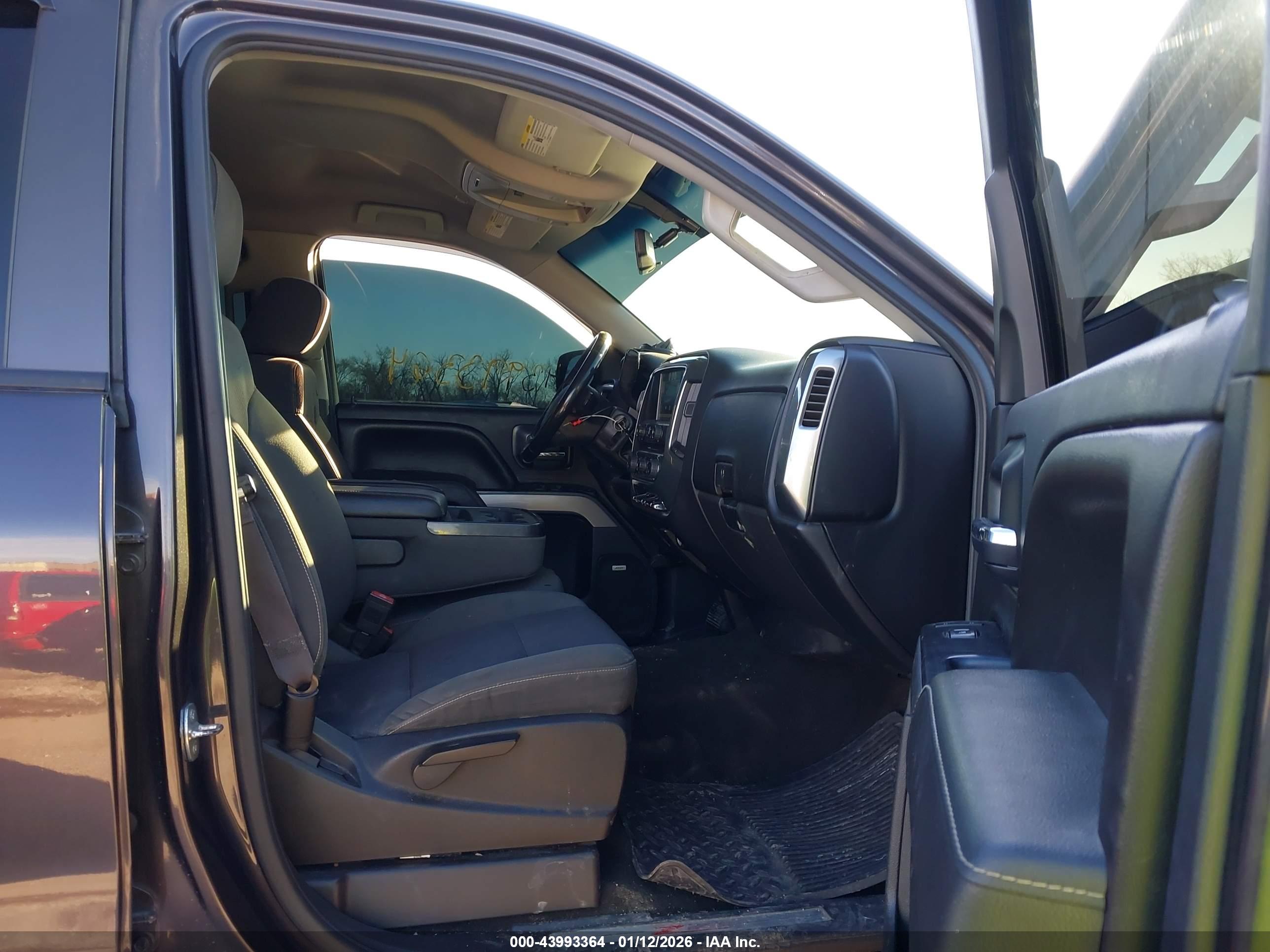 CHEVROLET SILVERADO image 5