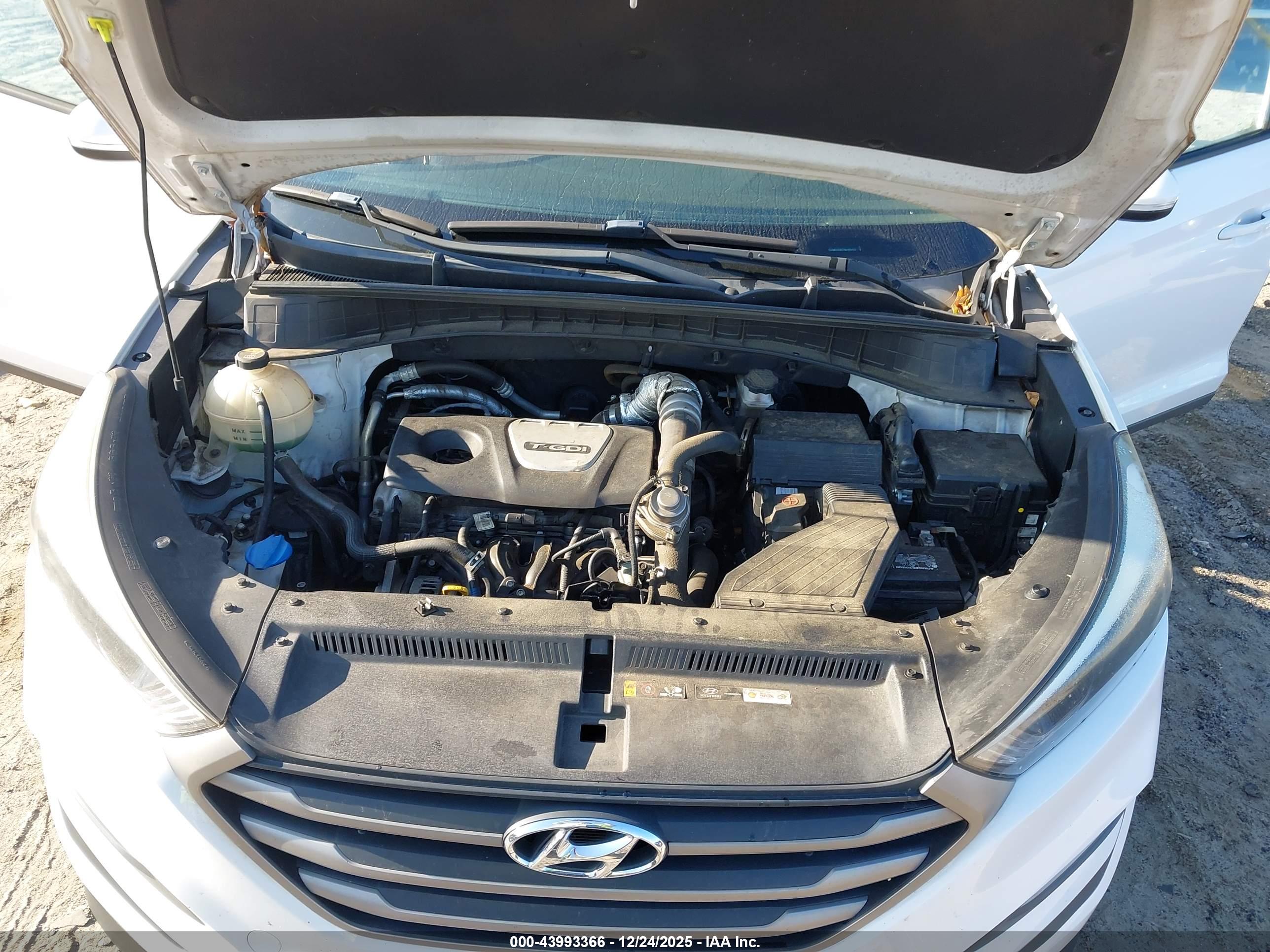 HYUNDAI TUCSON image 10