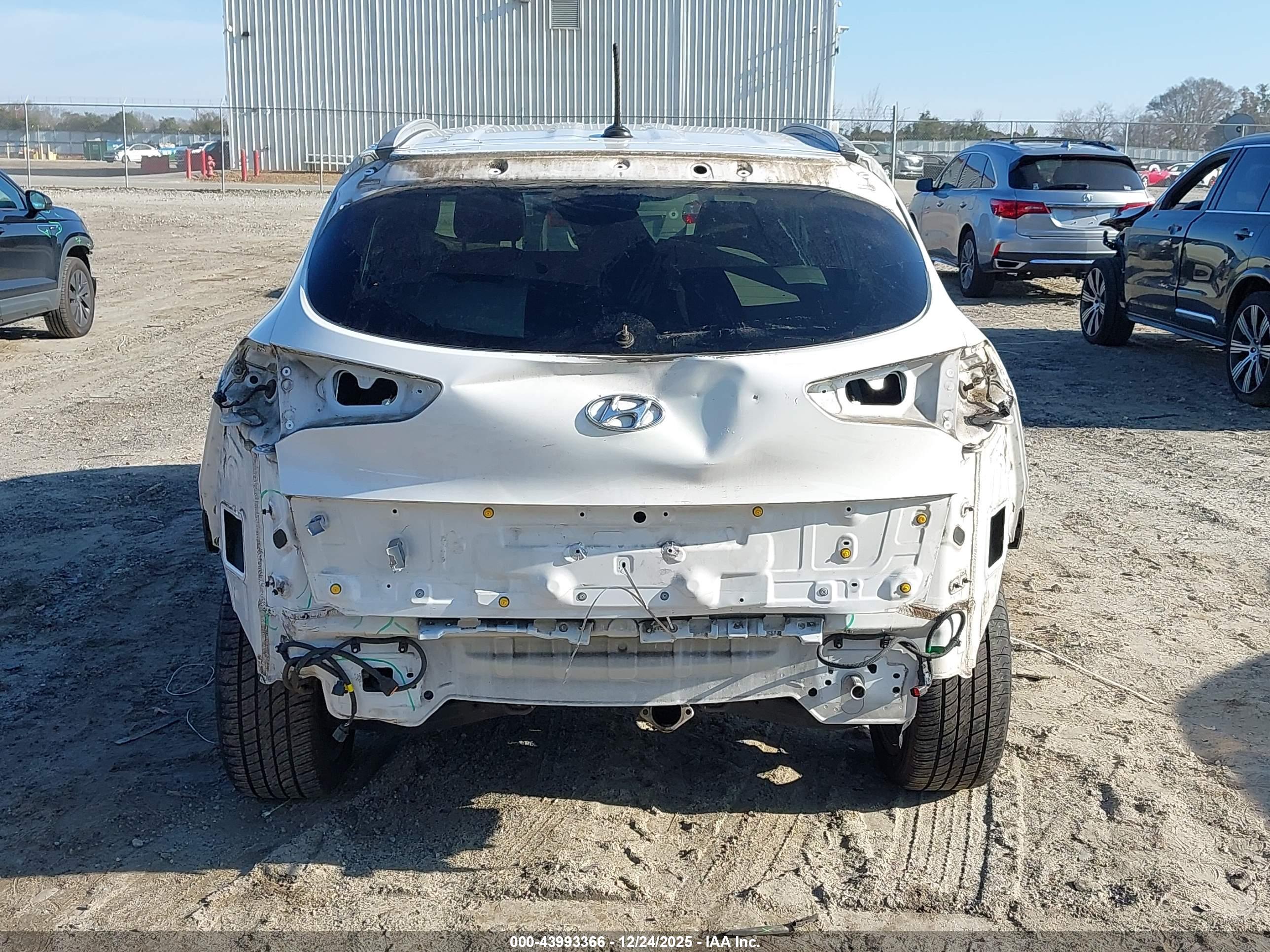 HYUNDAI TUCSON image 6