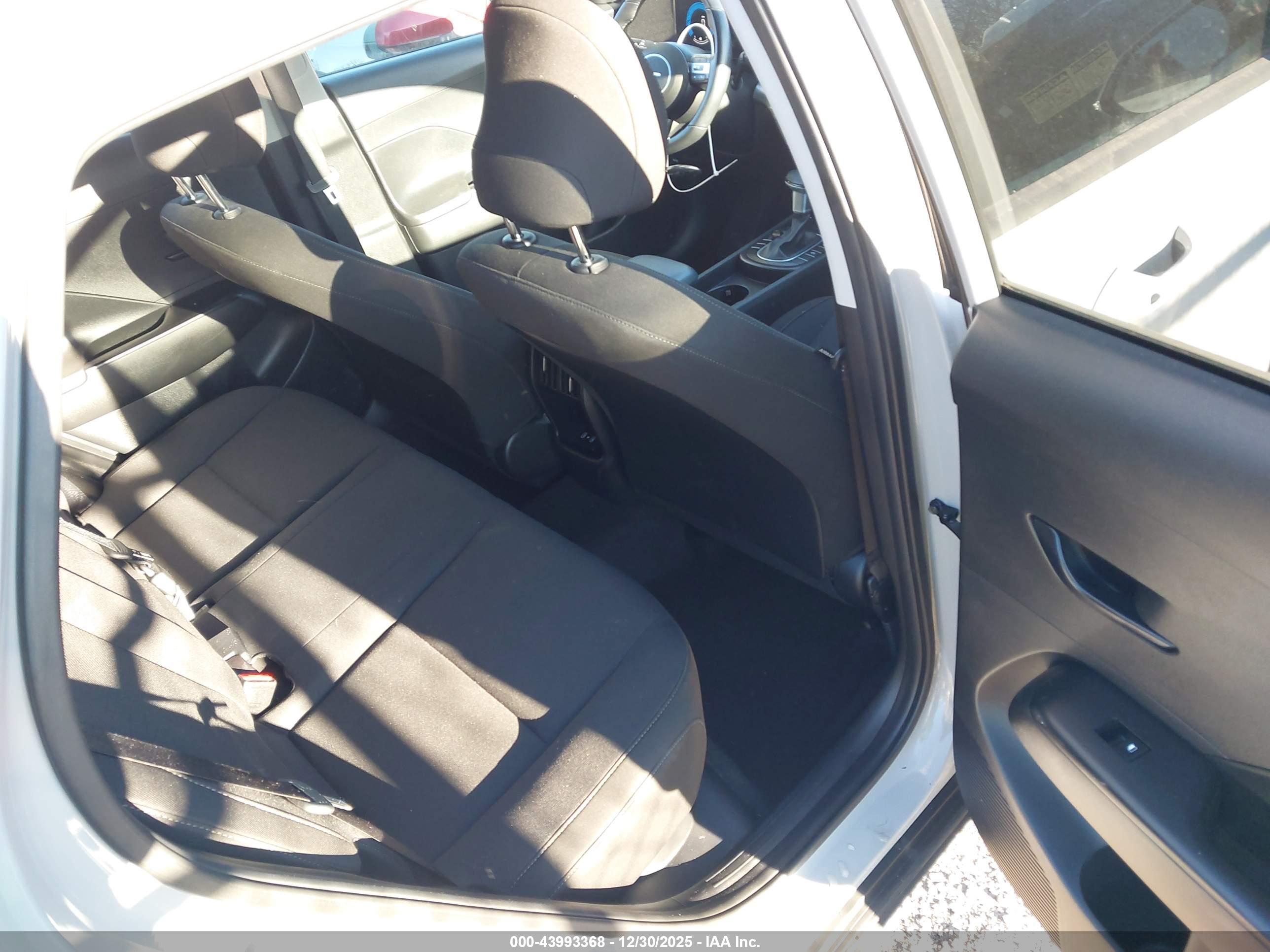 HYUNDAI KONA image 8