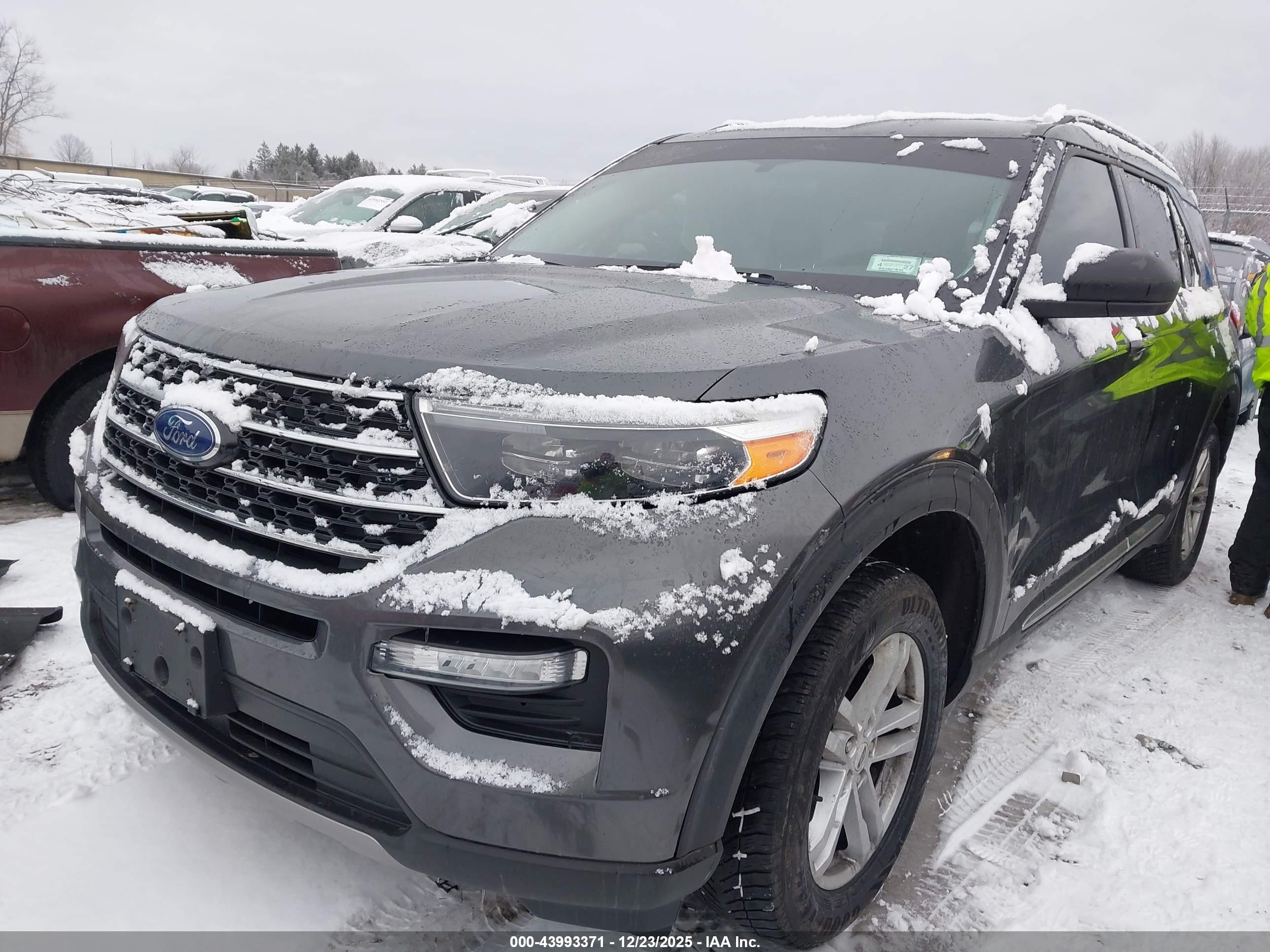 FORD EXPLORER image 2