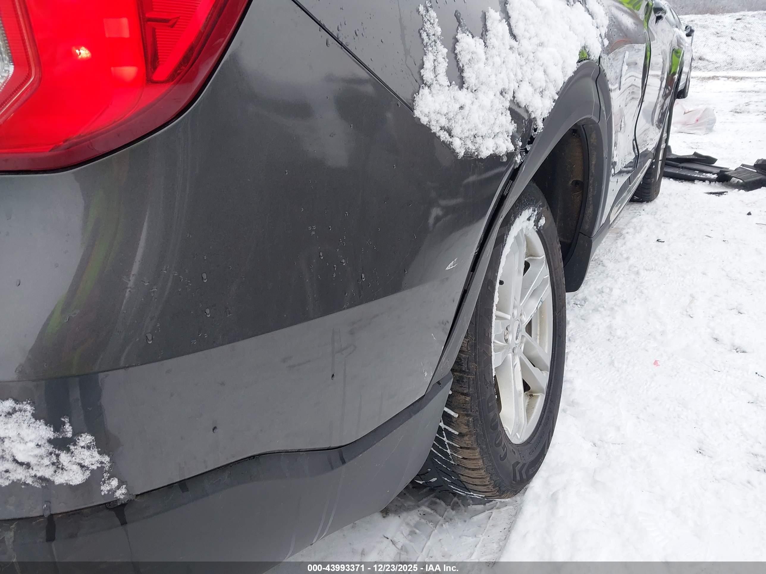 FORD EXPLORER image 6