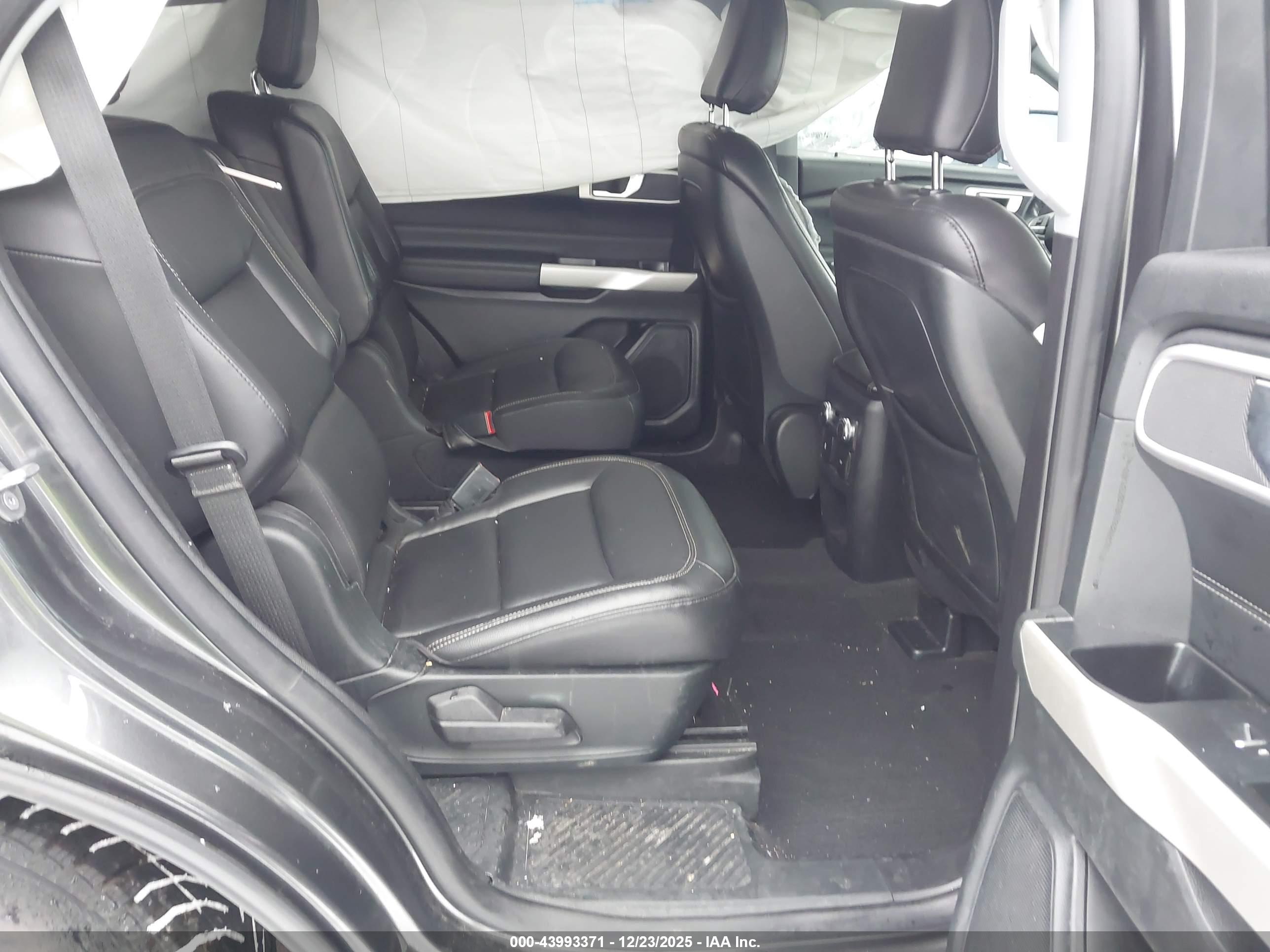 FORD EXPLORER image 8