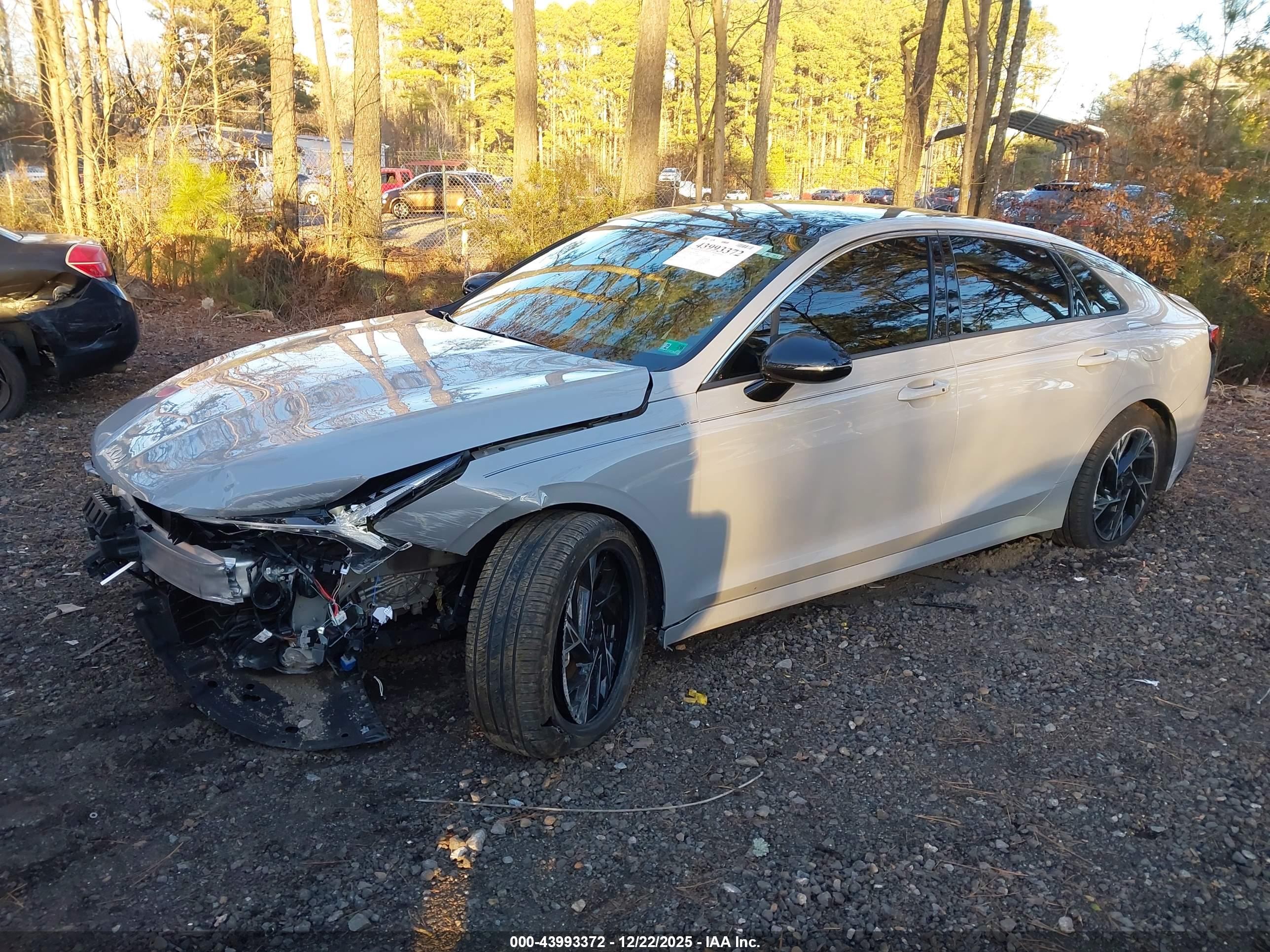 KIA K5 image 2