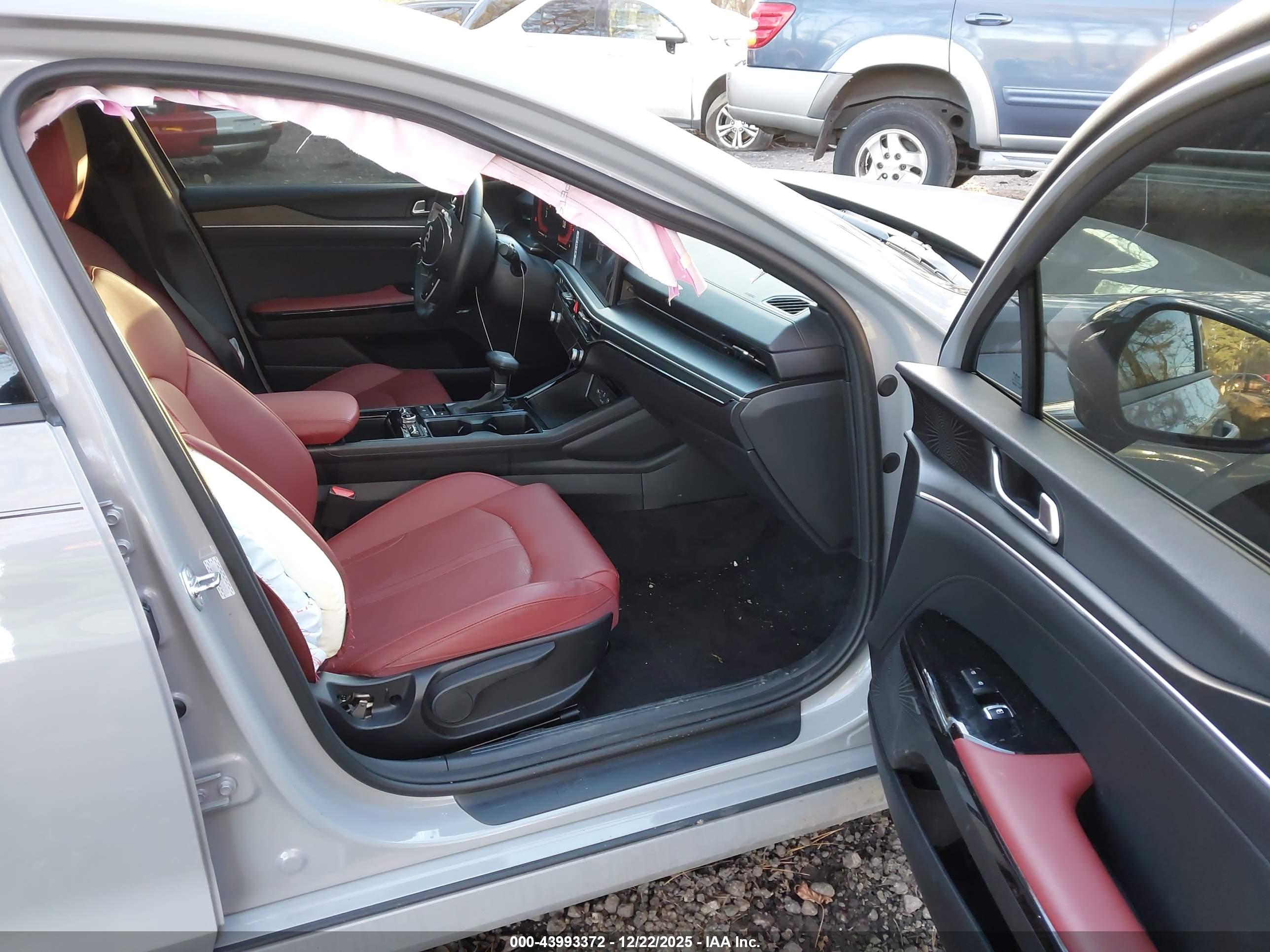 KIA K5 image 5