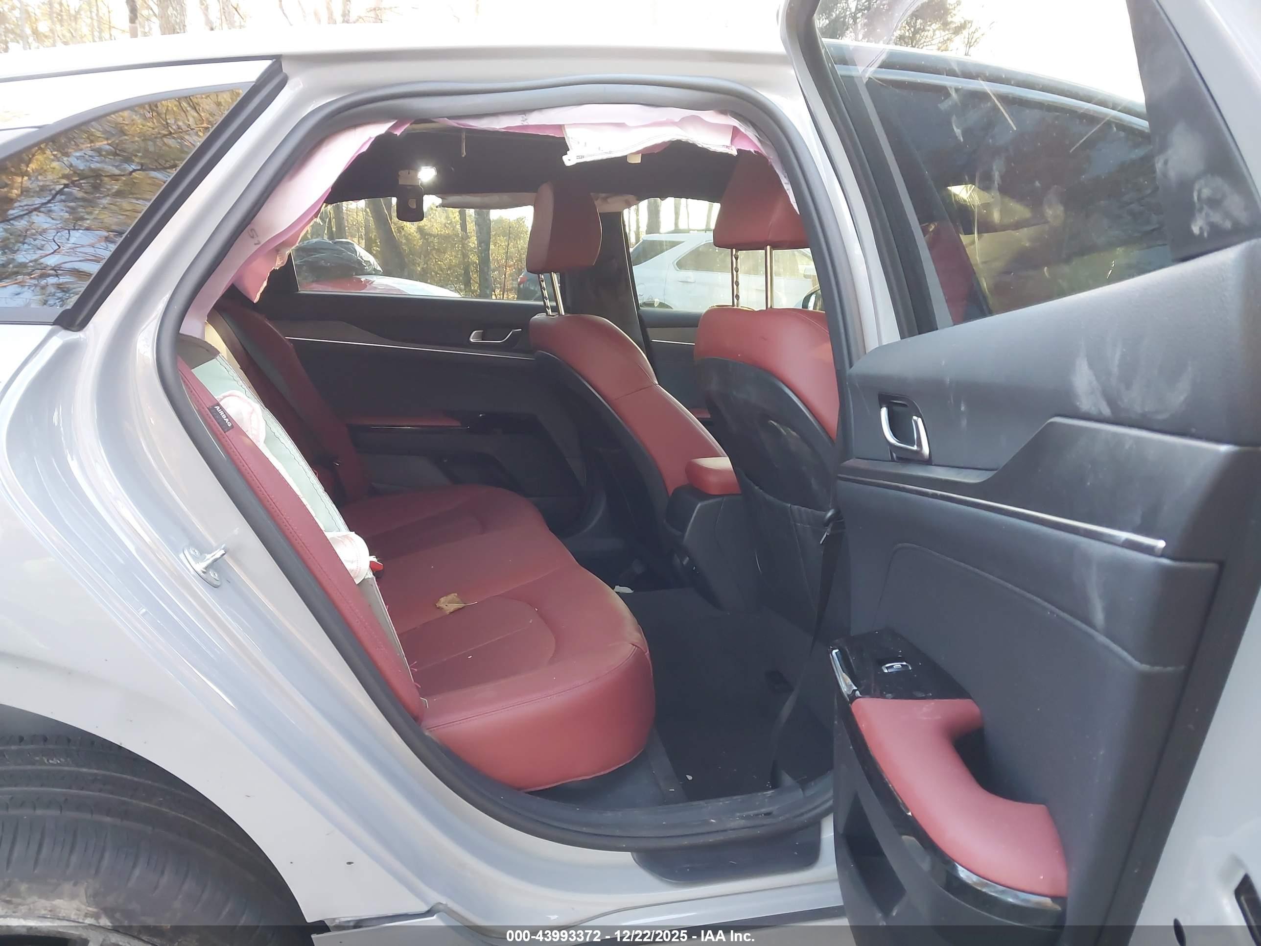 KIA K5 image 8