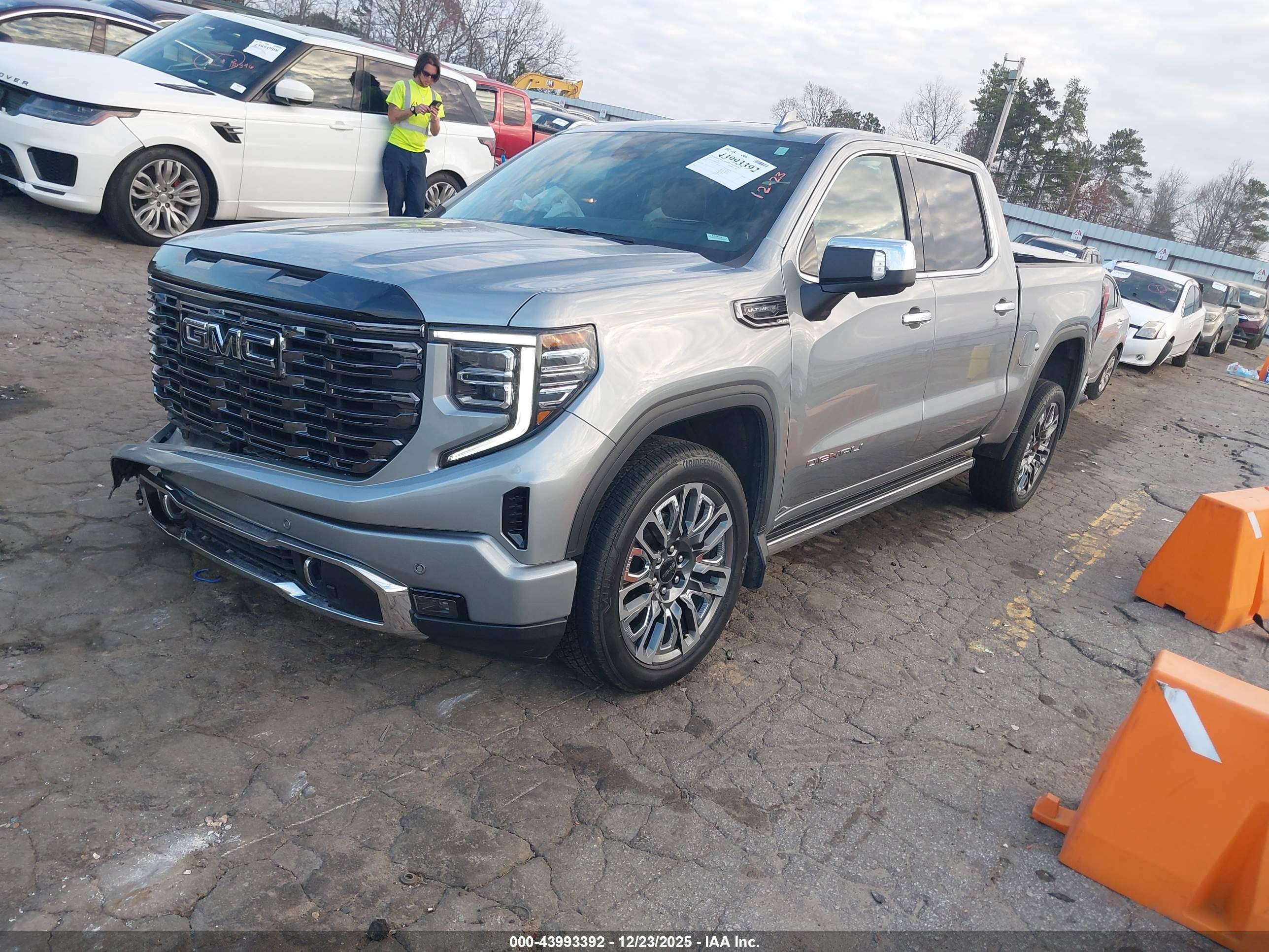 GMC SIERRA image 2