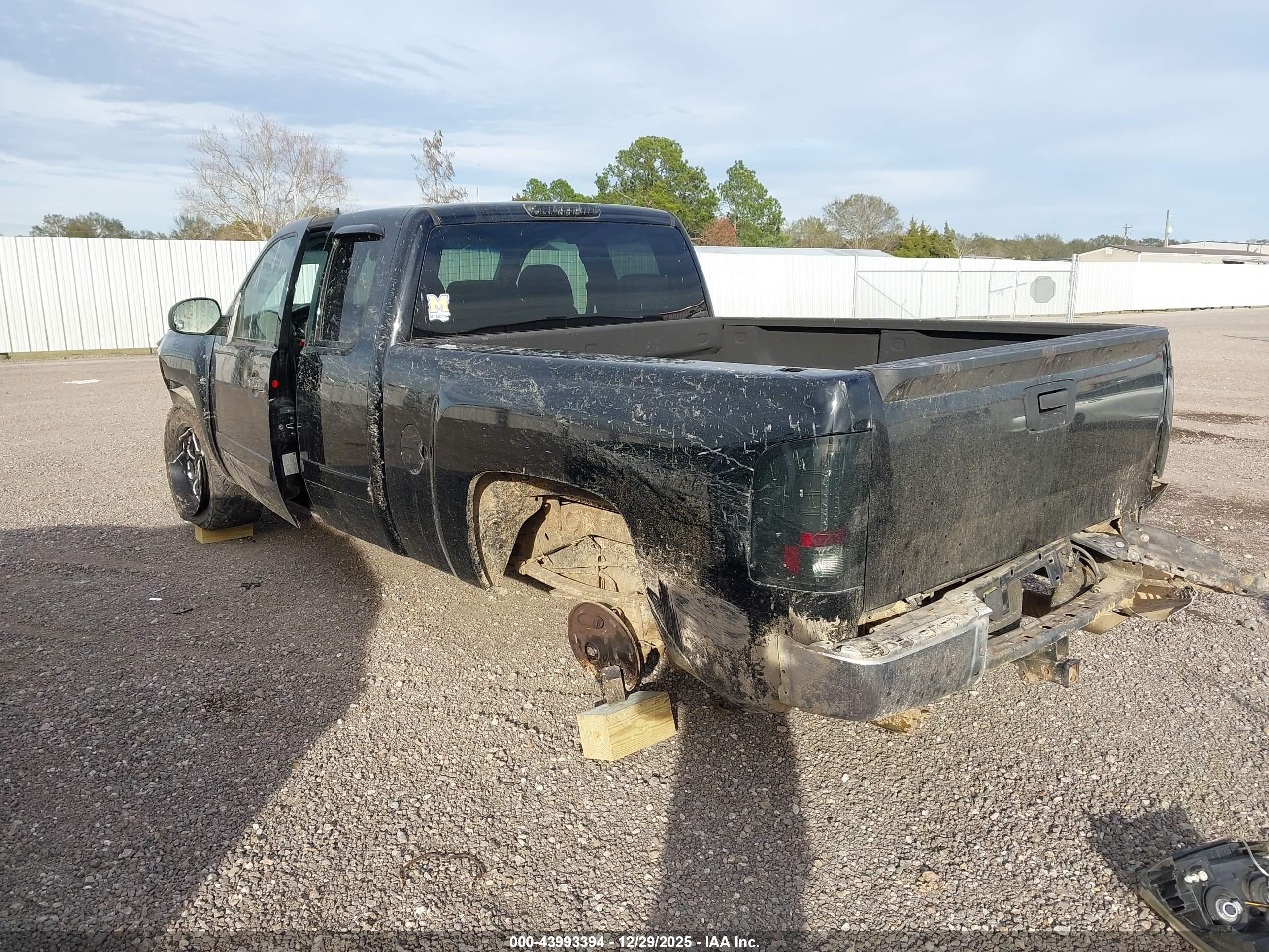 CHEVROLET SILVERADO image 3