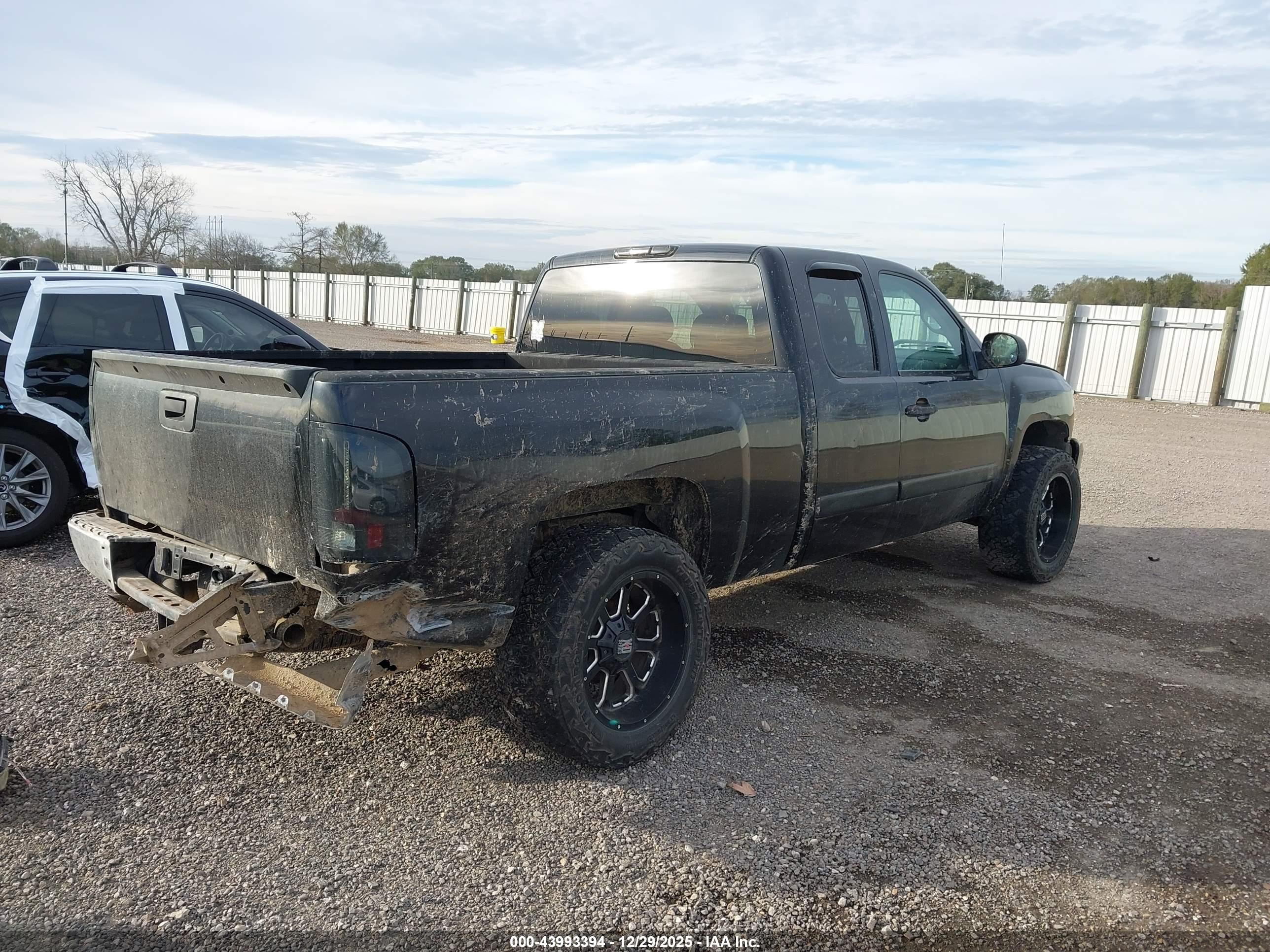 CHEVROLET SILVERADO image 4