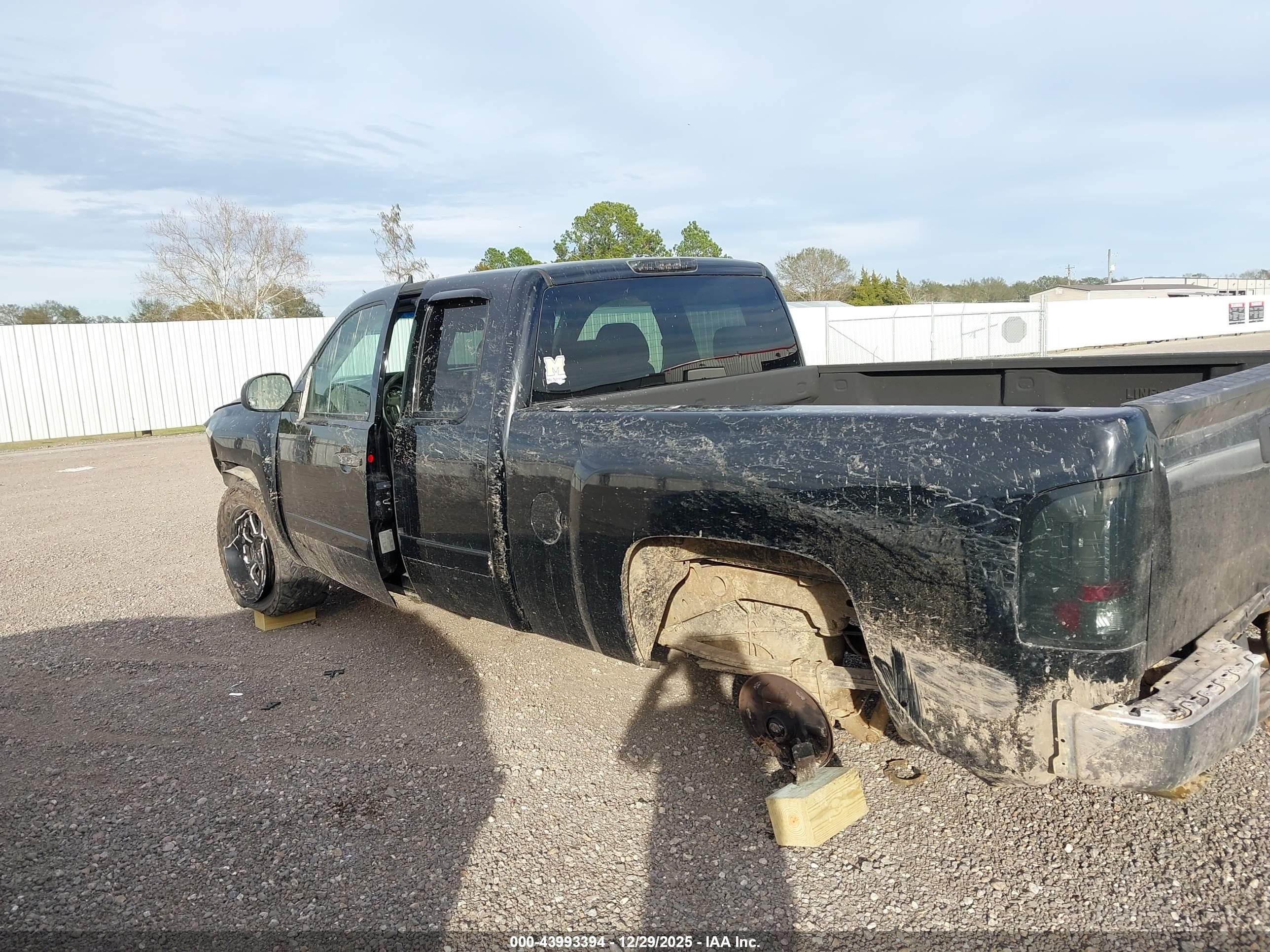 CHEVROLET SILVERADO image 6