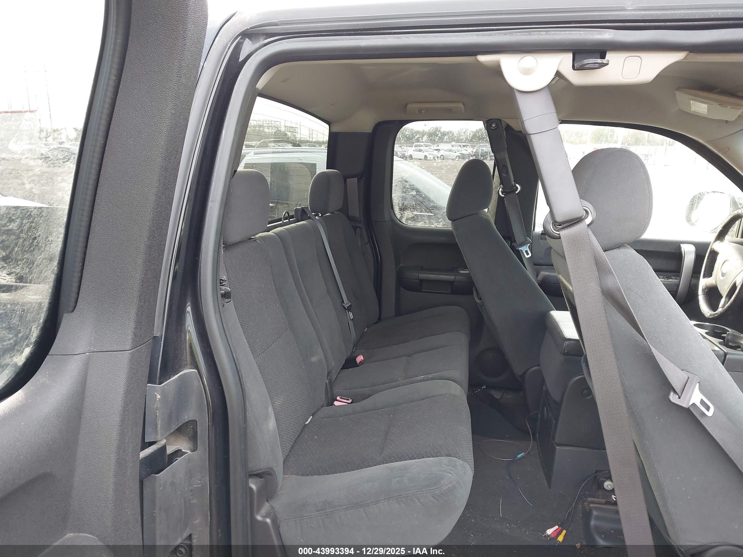 CHEVROLET SILVERADO image 8