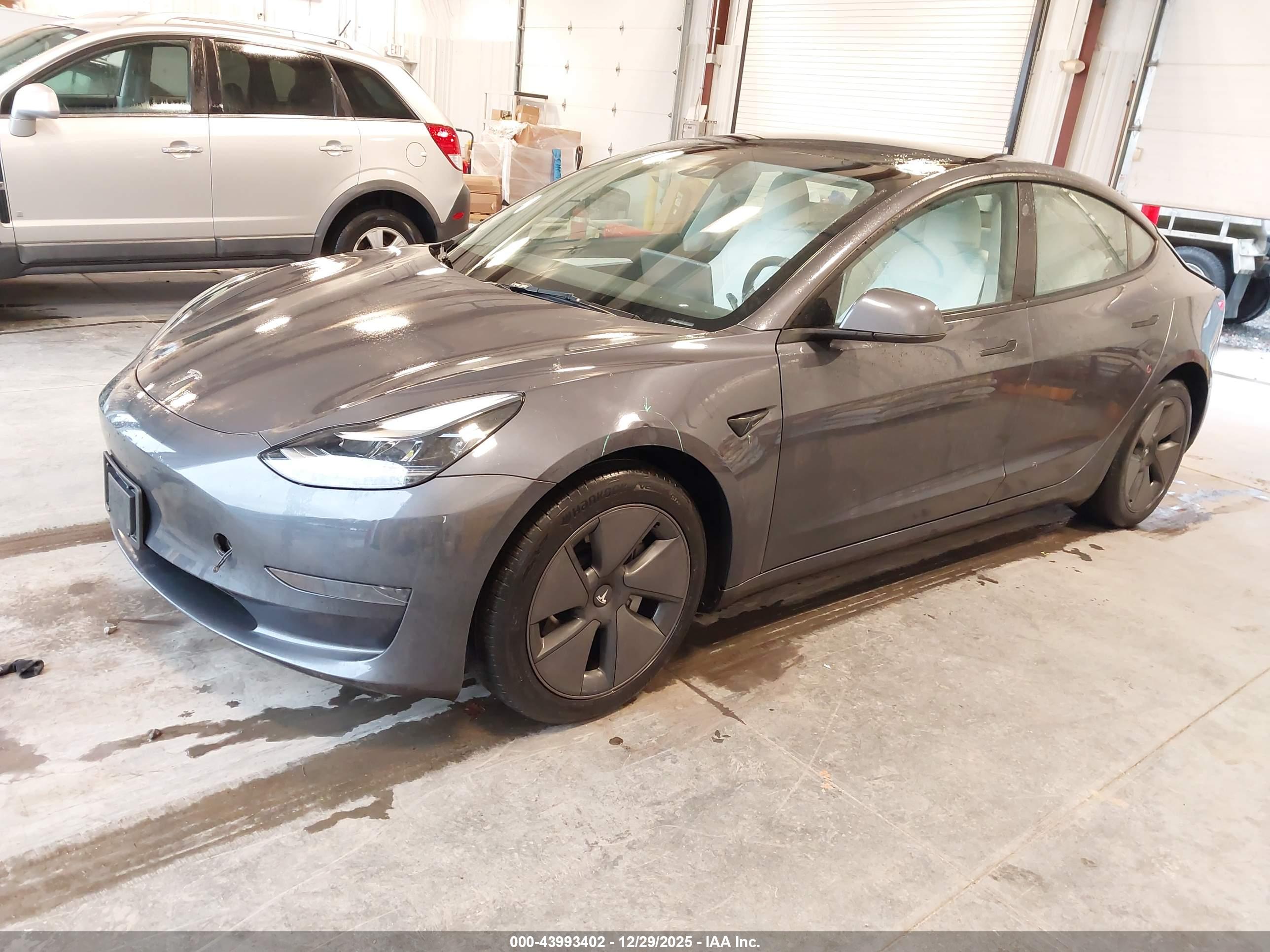 TESLA MODEL image 2
