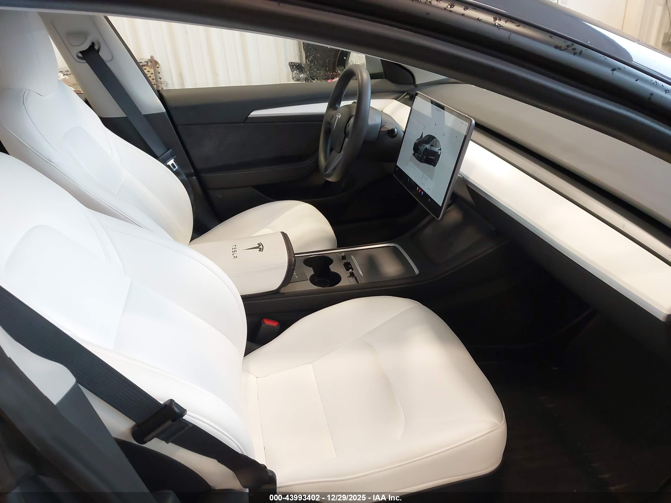 TESLA MODEL image 5