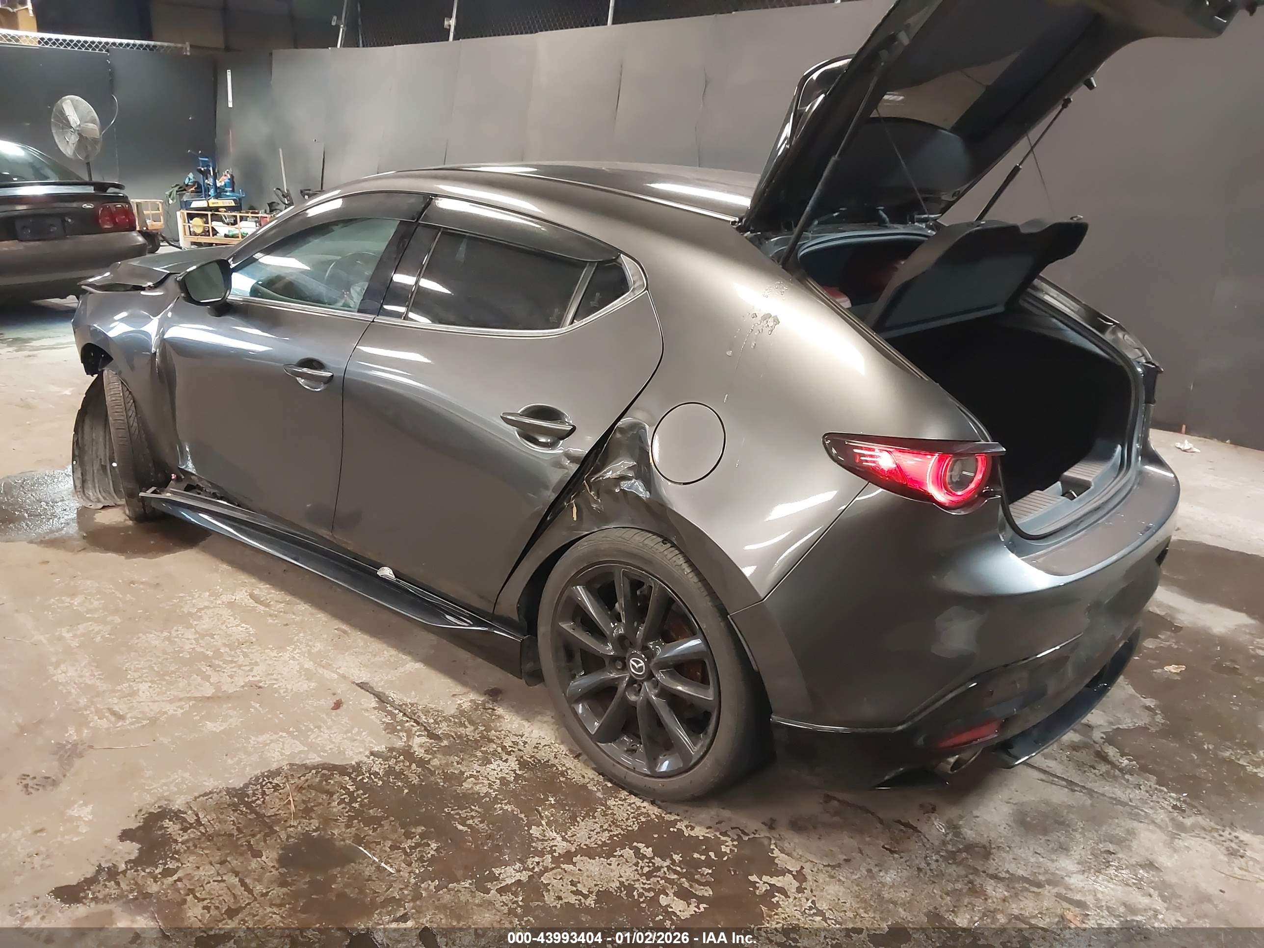 MAZDA MAZDA3 image 3