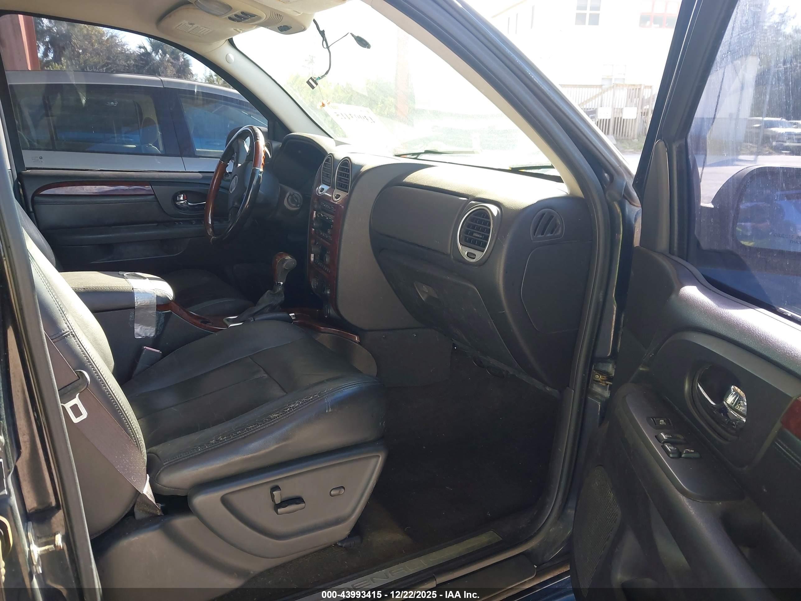 GMC ENVOY image 5