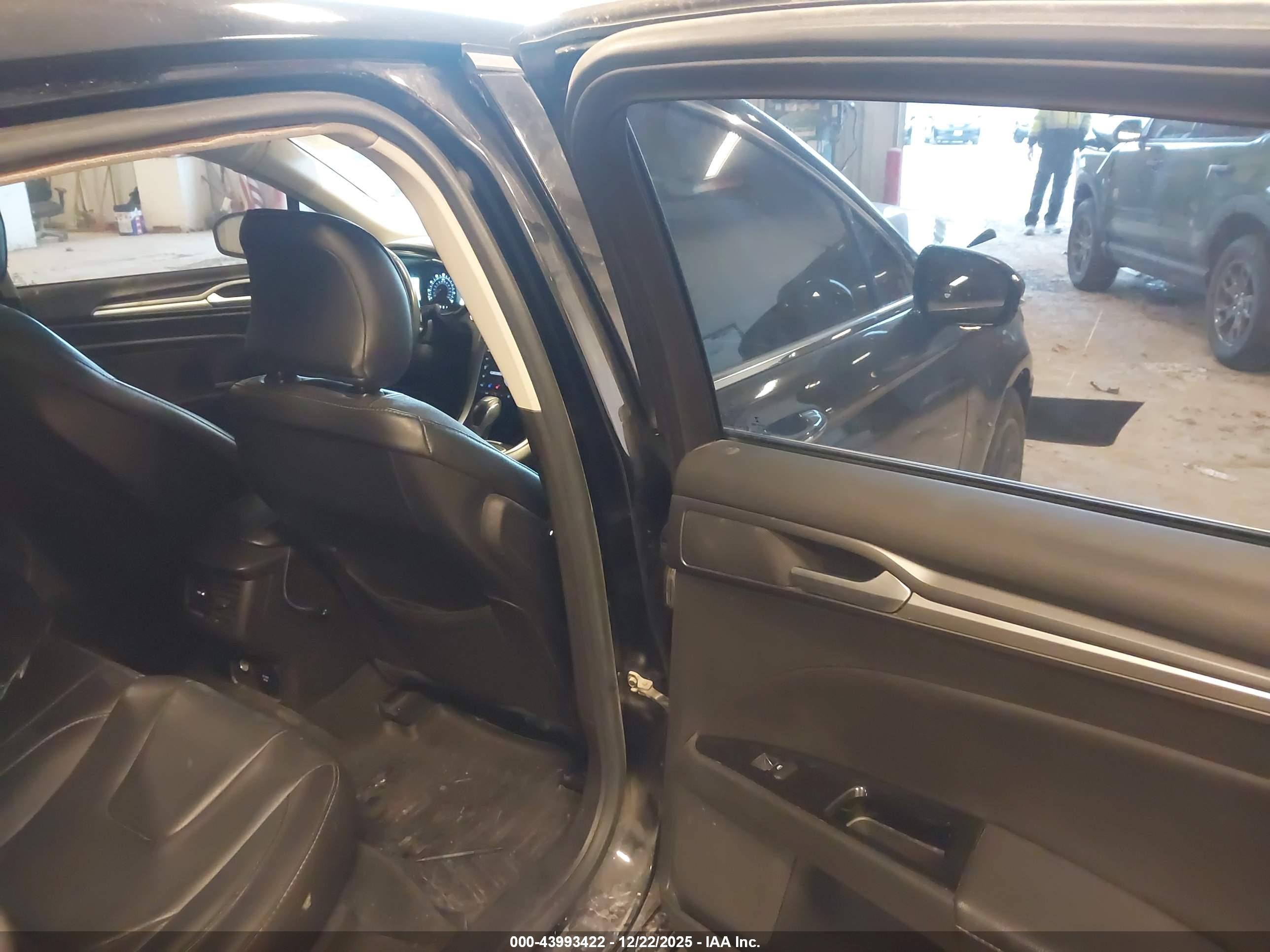 FORD FUSION image 8