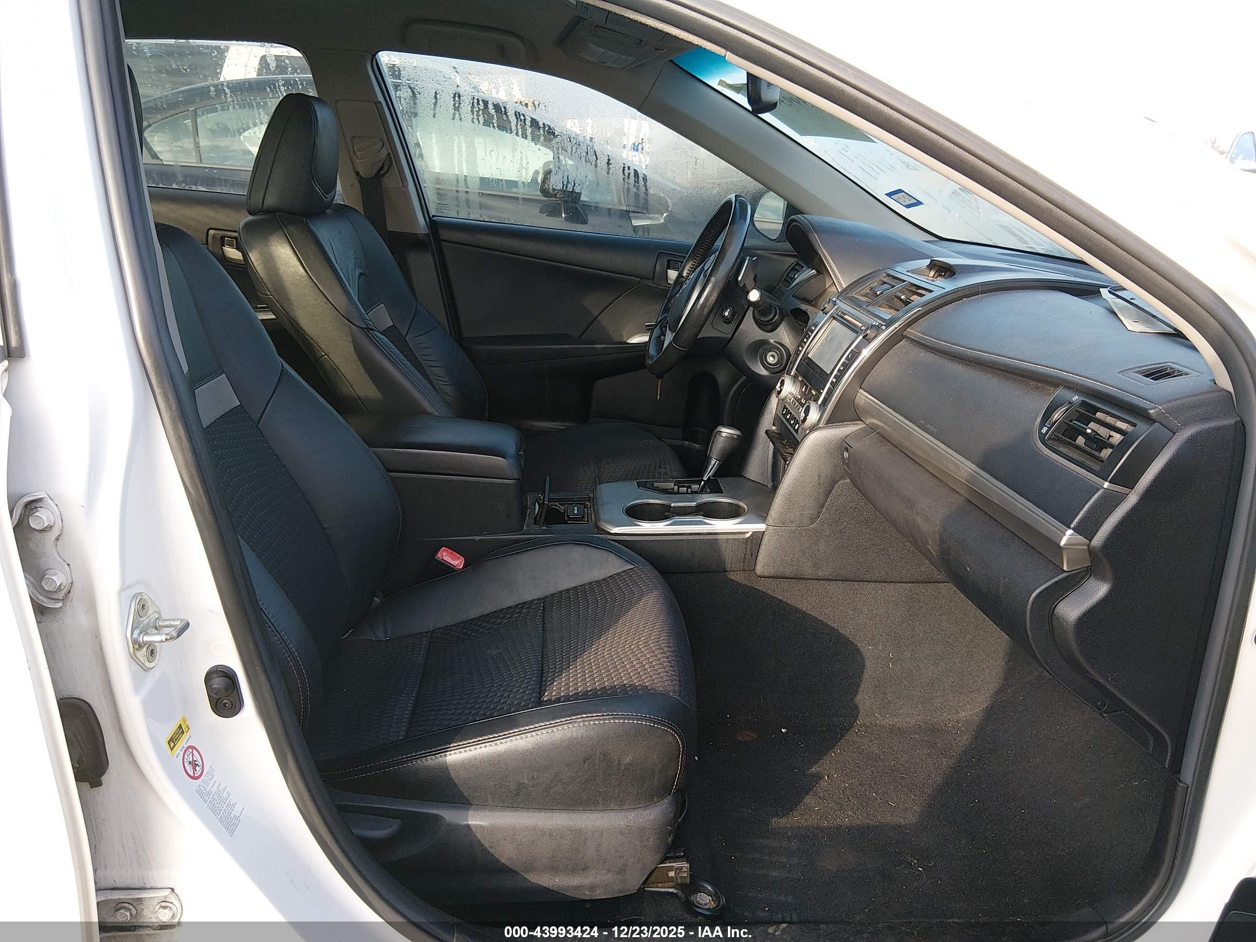 TOYOTA CAMRY image 5