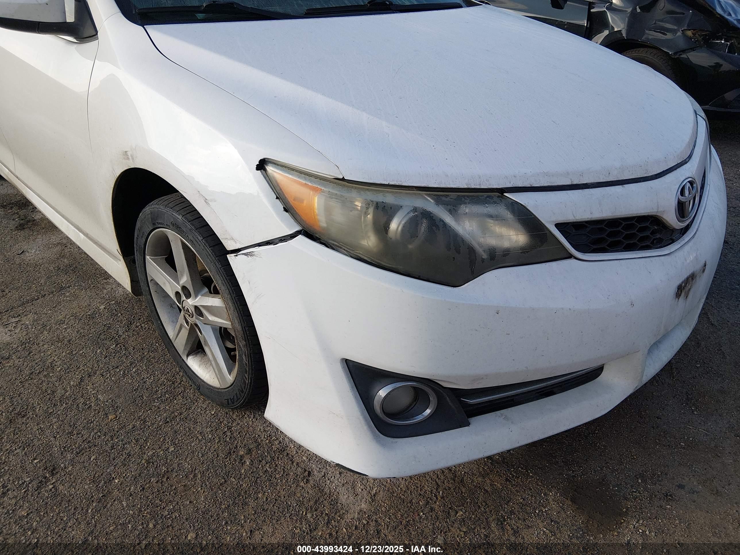 TOYOTA CAMRY image 6