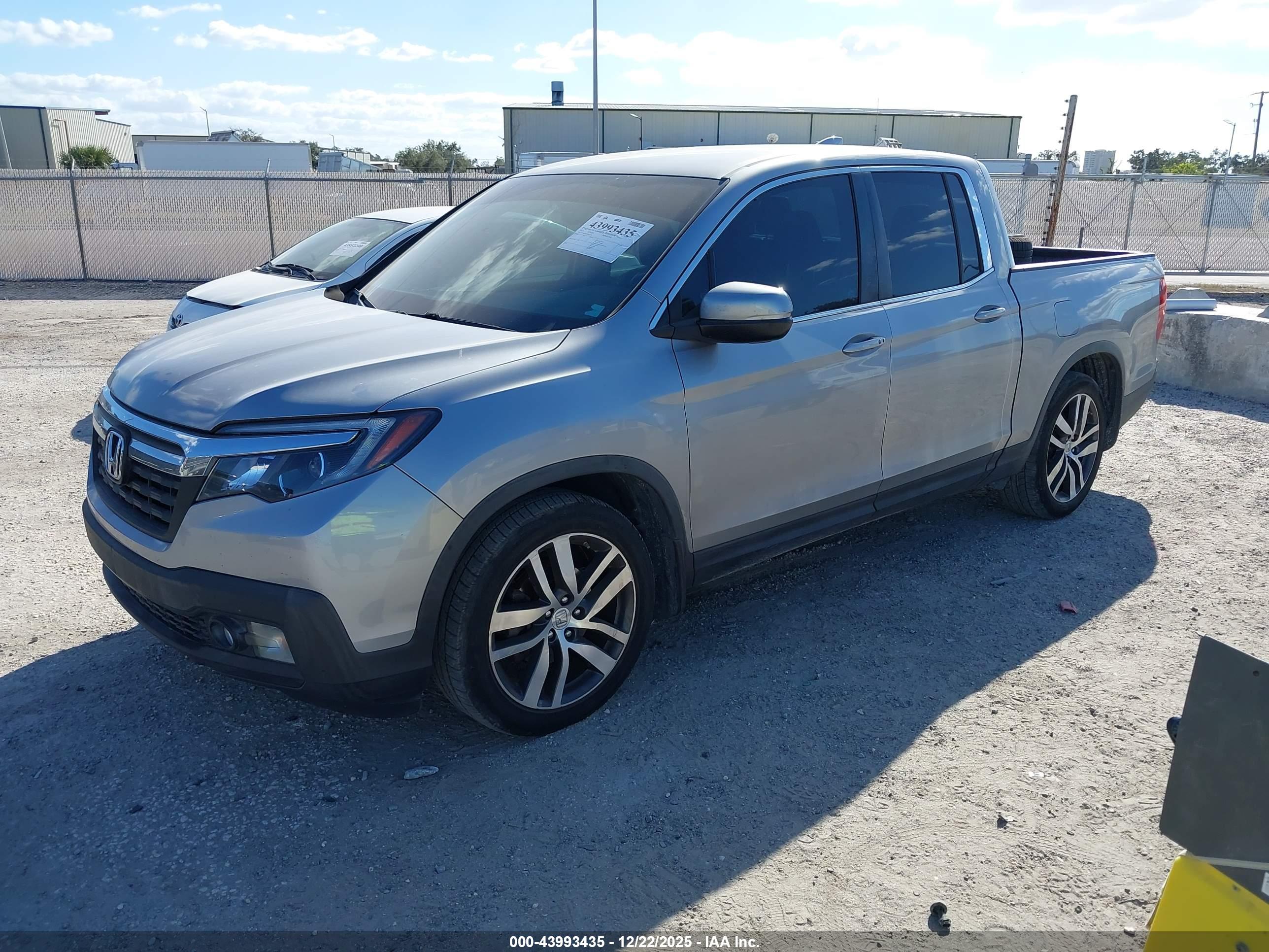HONDA RIDGELINE image 2