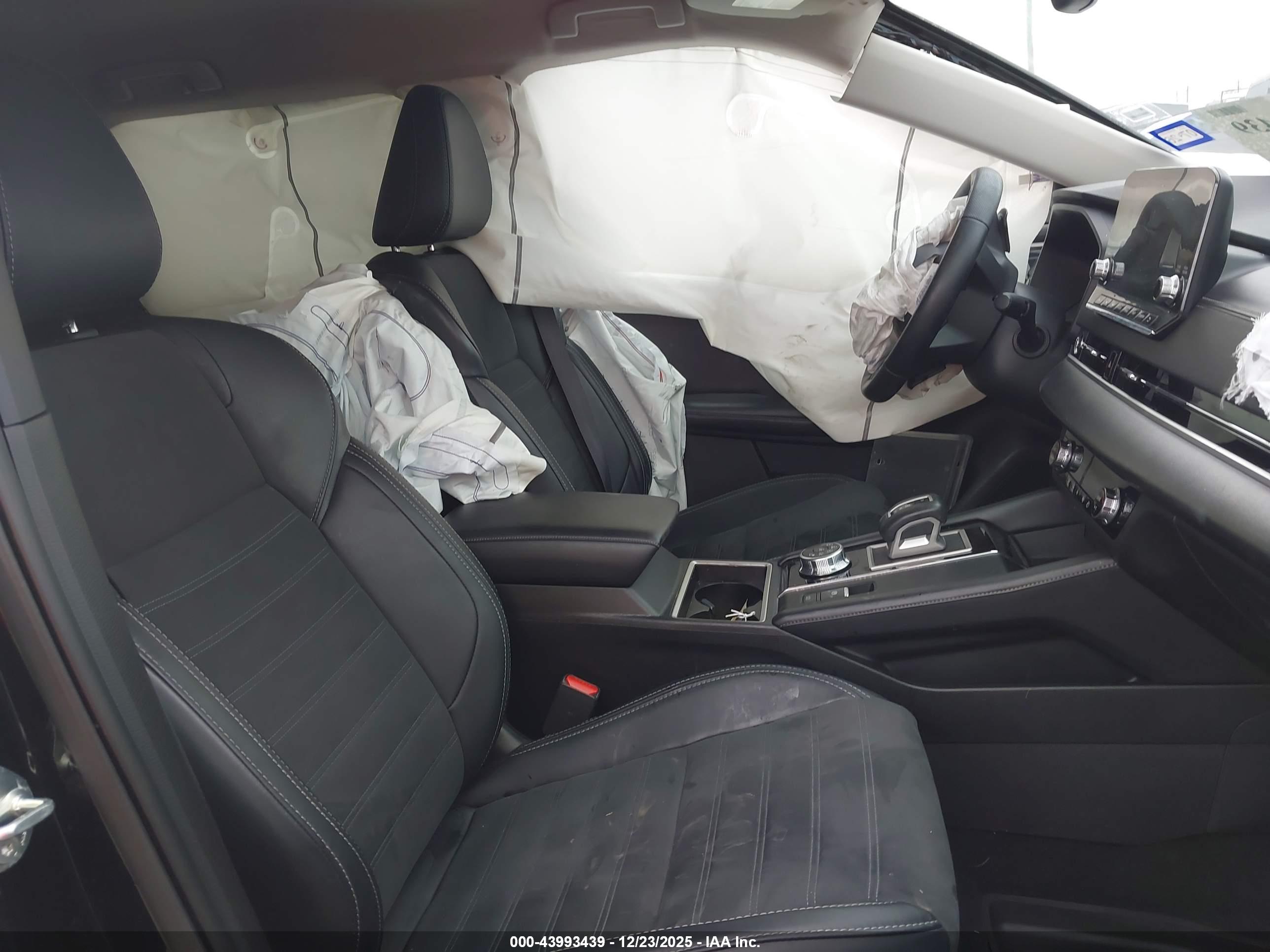 MITSUBISHI OUTLANDER image 5