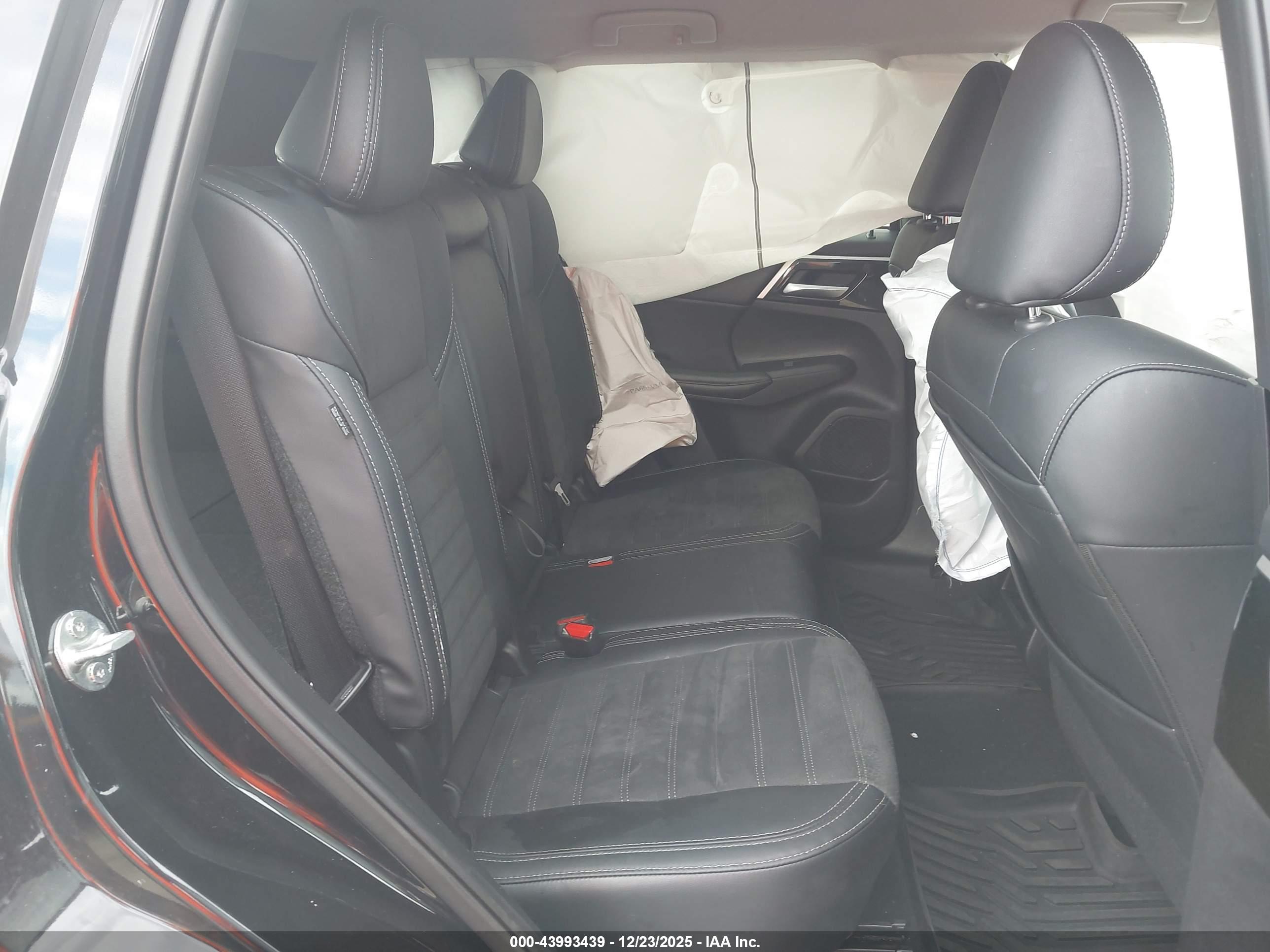 MITSUBISHI OUTLANDER image 8