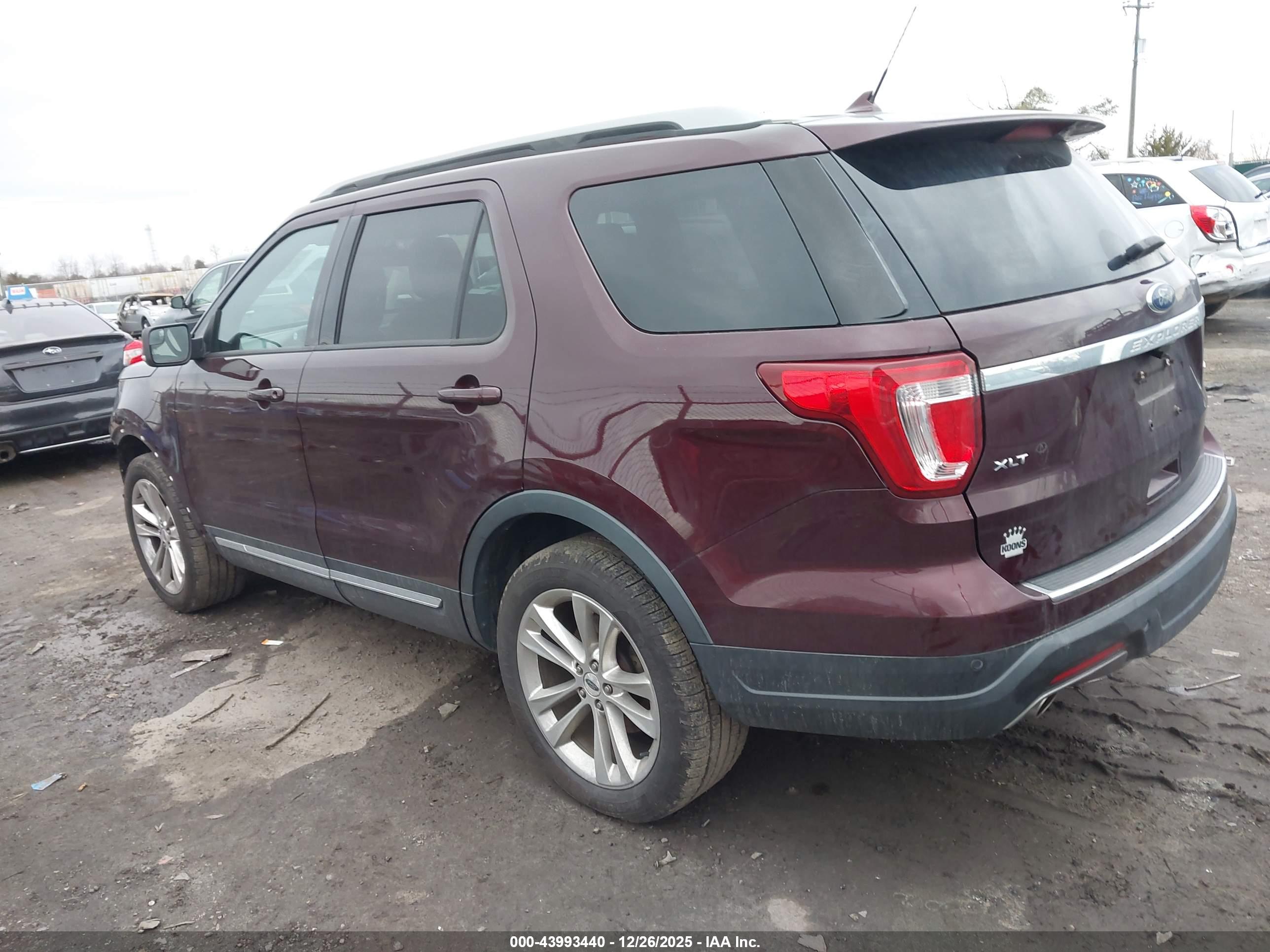 FORD EXPLORER image 3