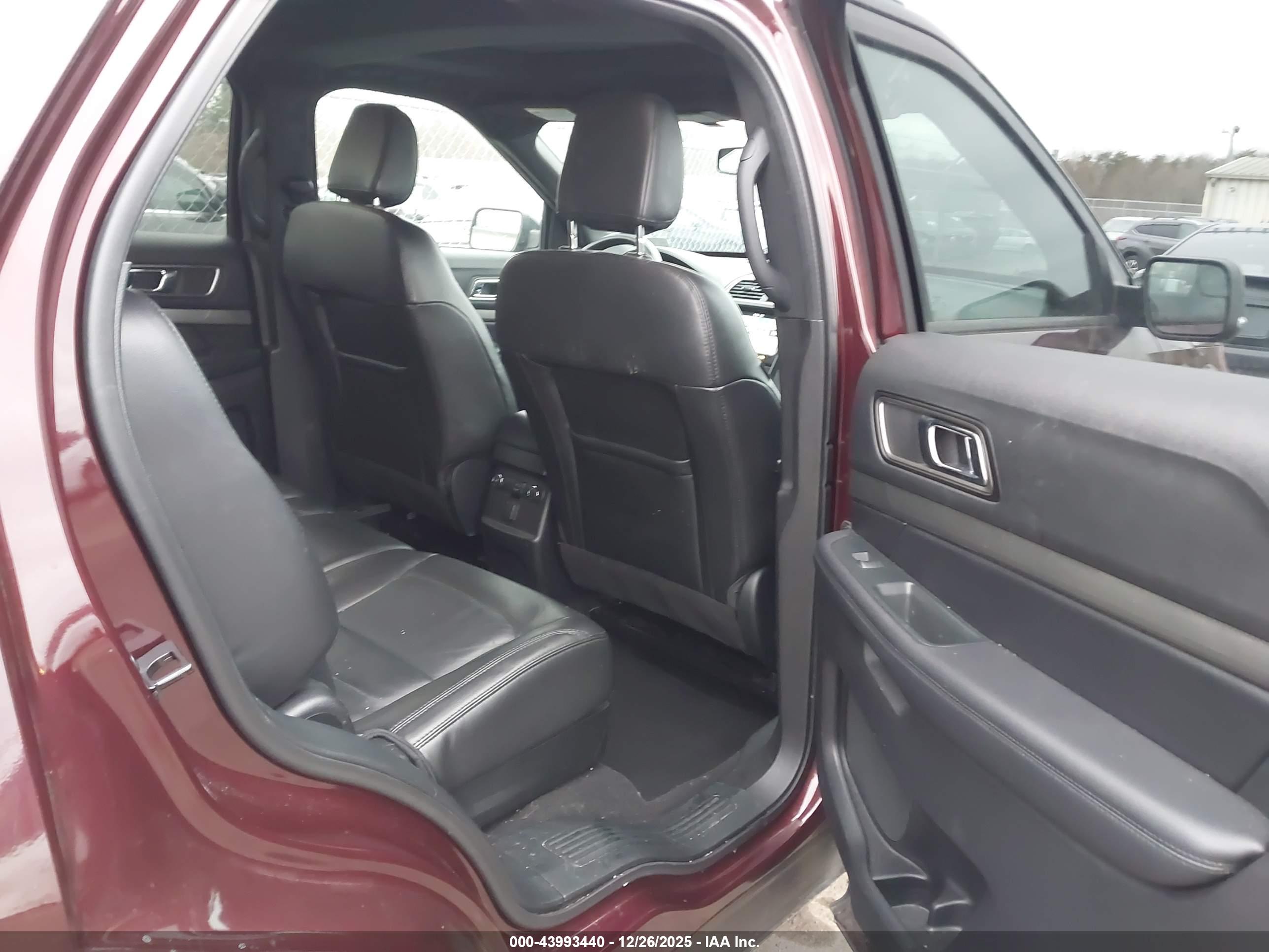 FORD EXPLORER image 8